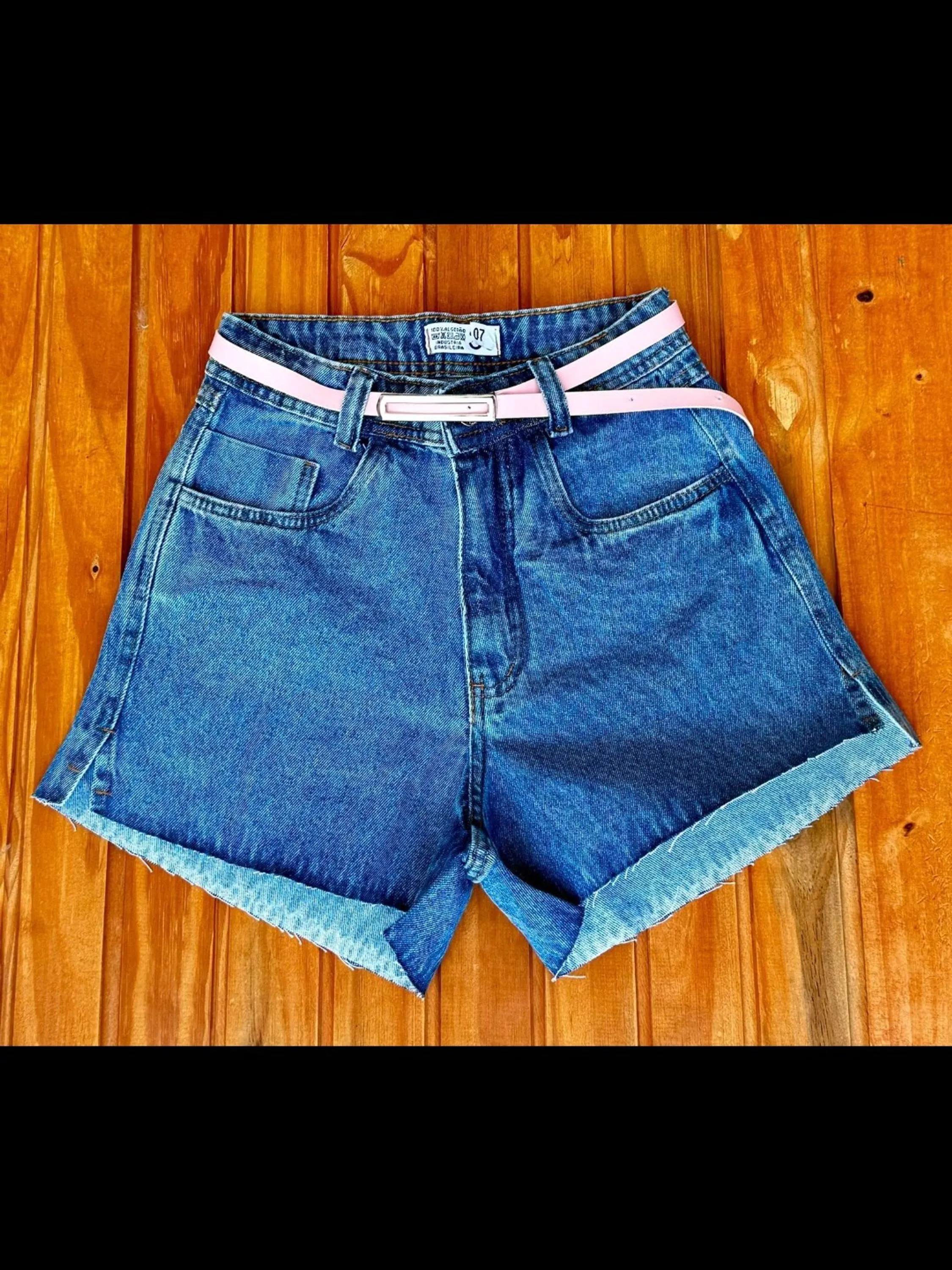 Shorts jeans com cinto feminina