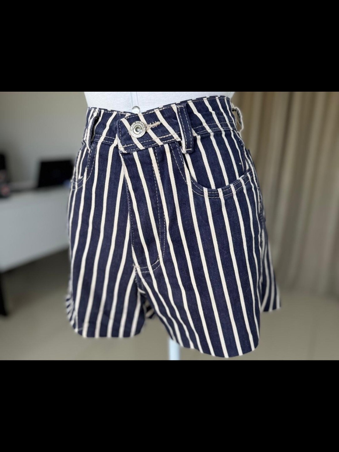 Short jeans com listrado feminina