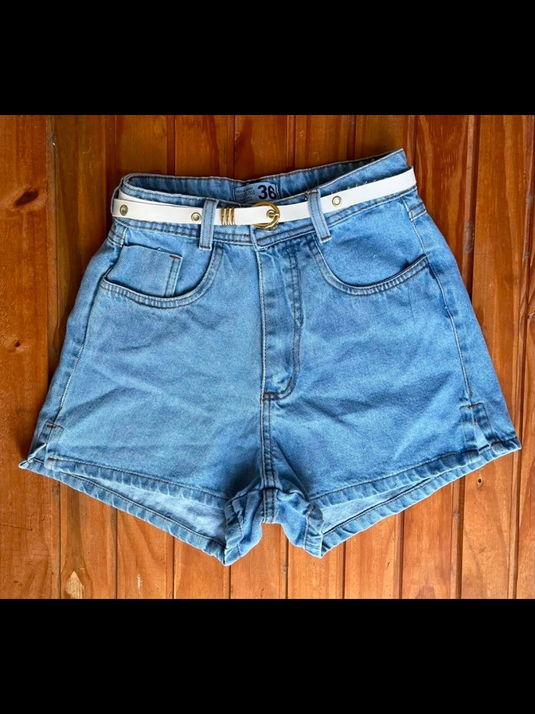 Short jeans com cinto feminina