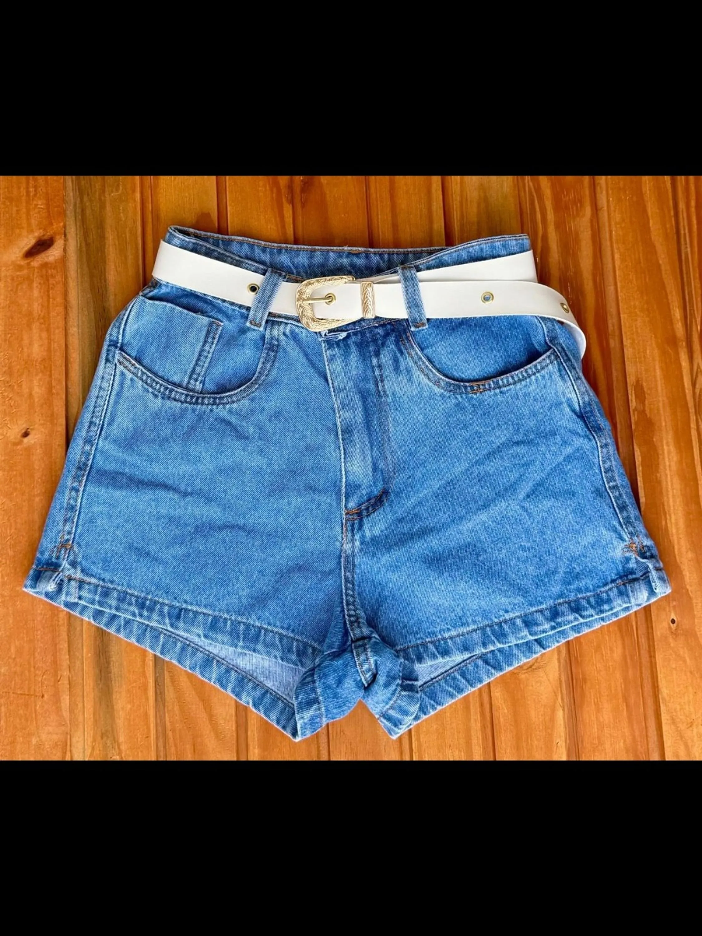 Shorts jeans com cinto feminina