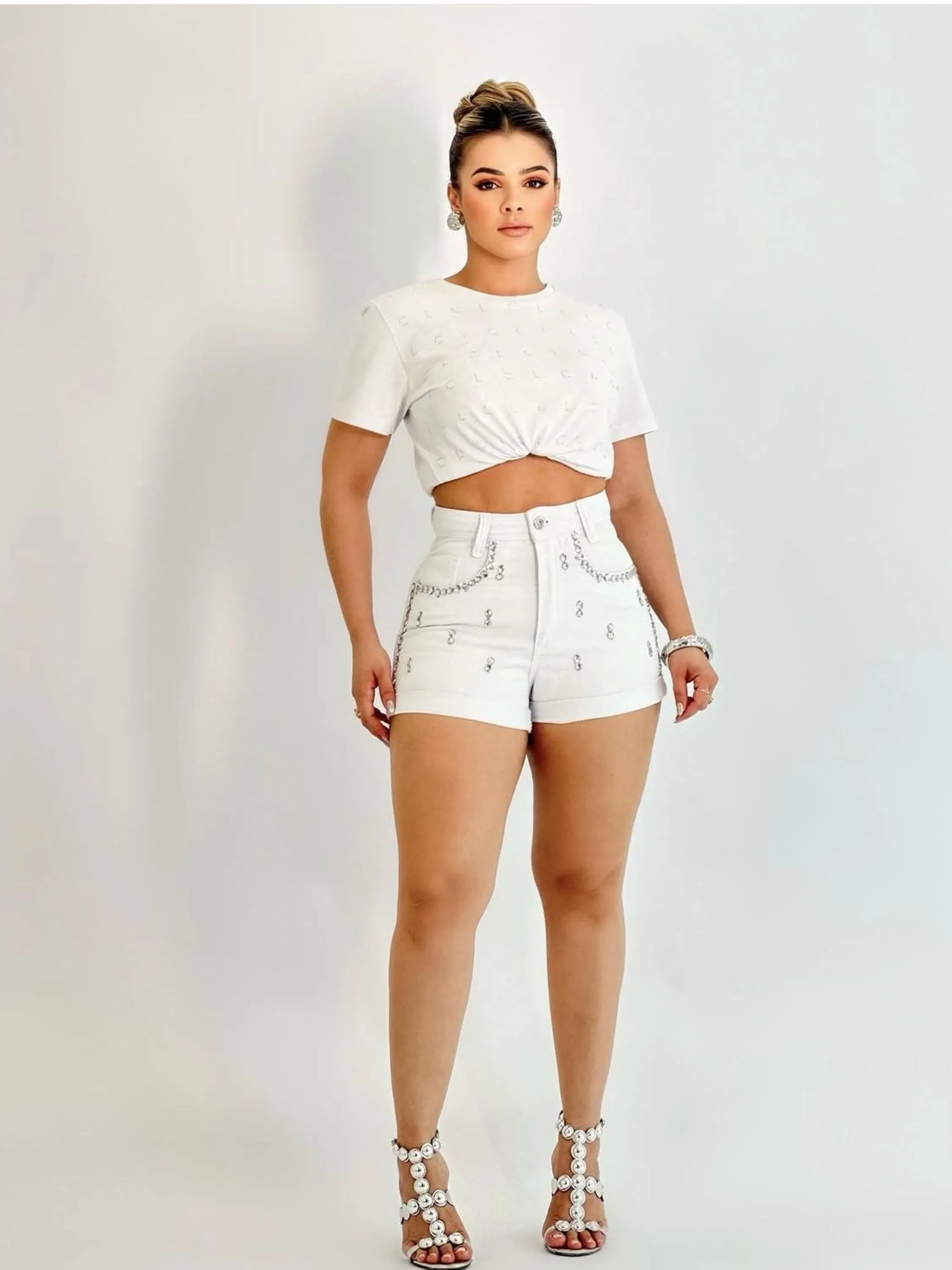 Short jeans com pedra feminina