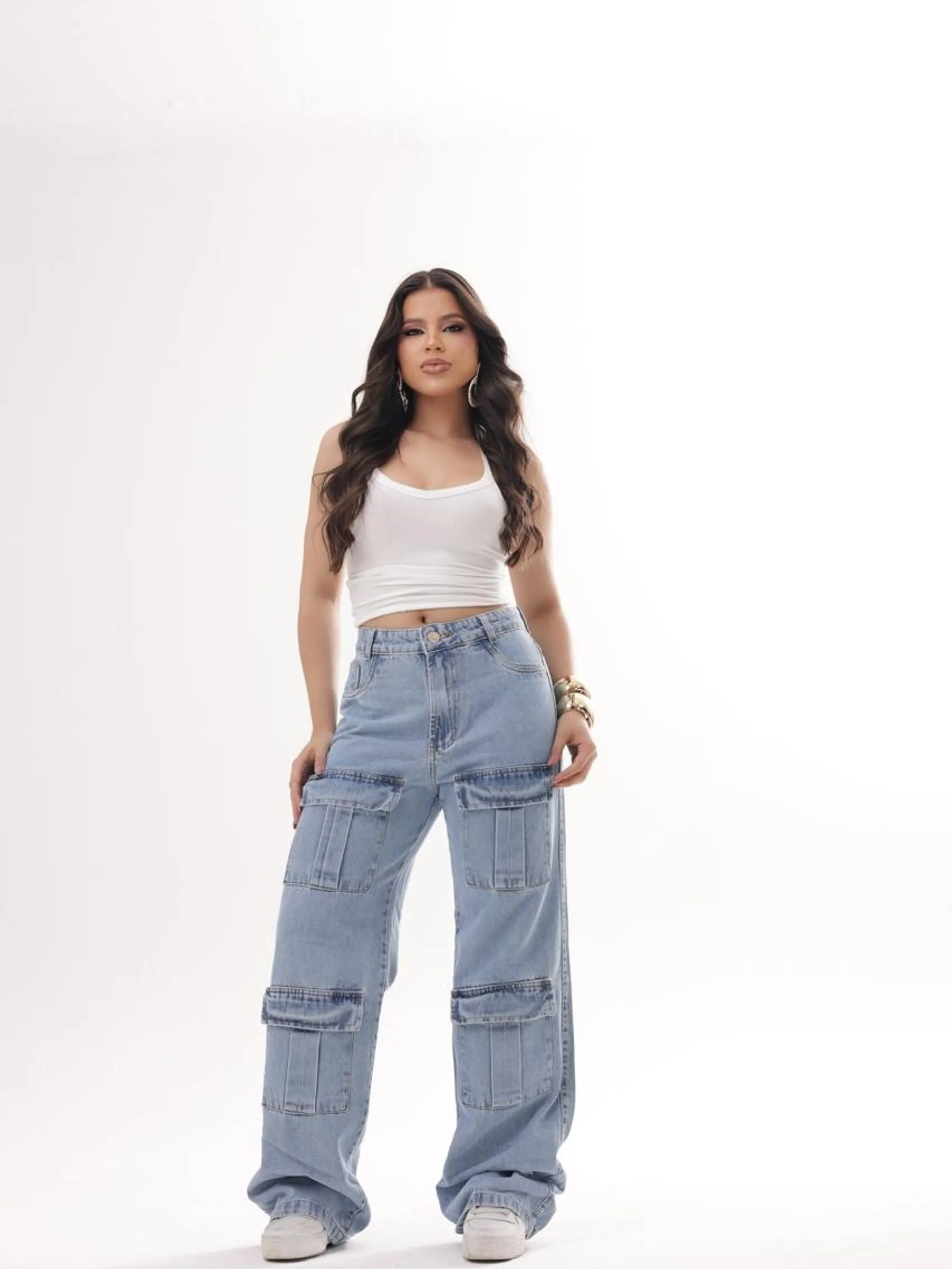 Calça jeans wide leg cargo feminina