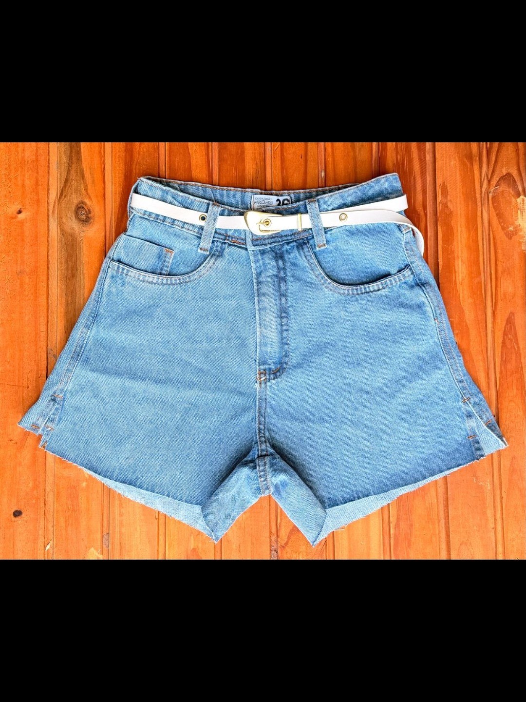 Short jeans com cinto feminina