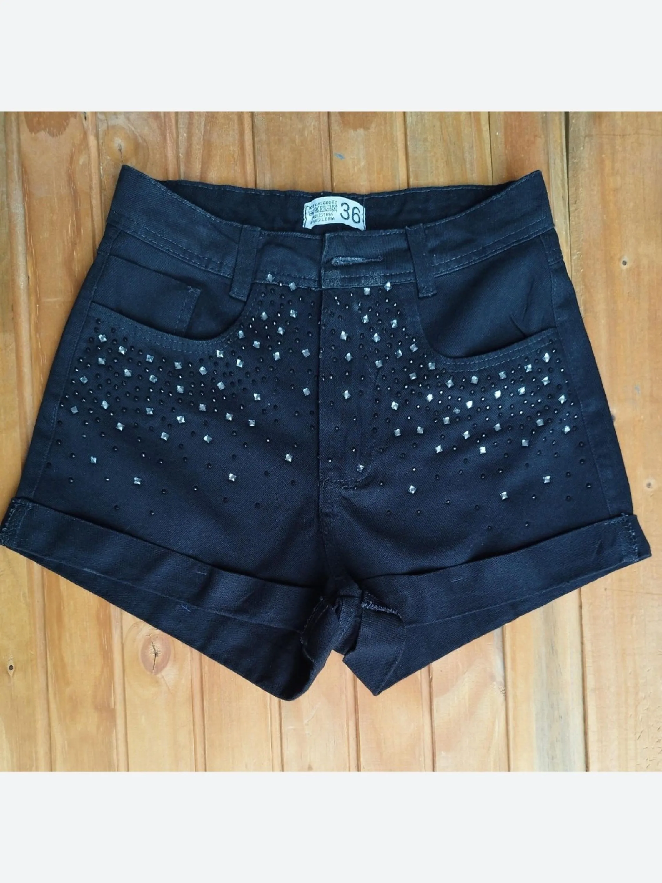 Shorts jeans com pedra feminina