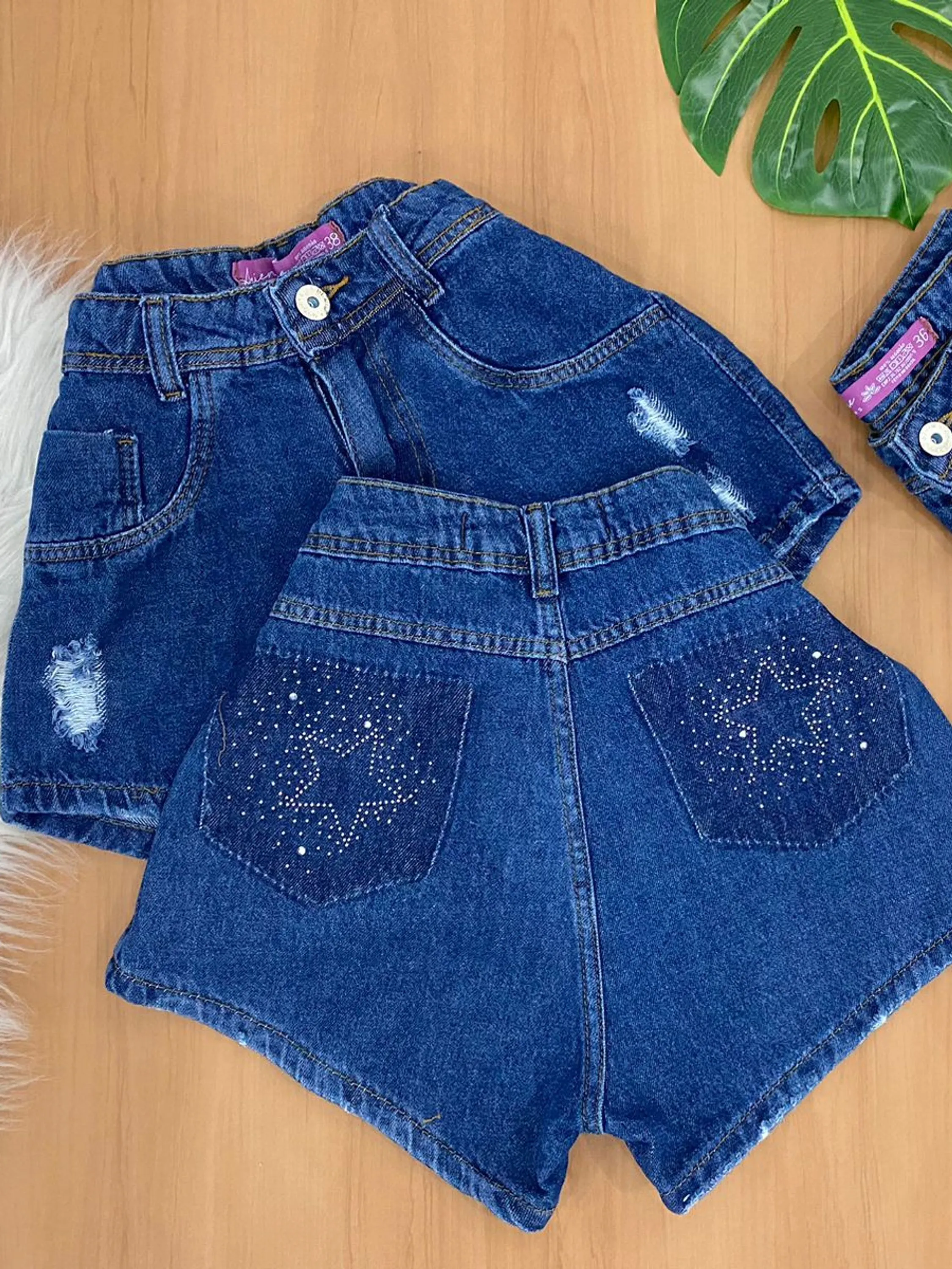 SHORT JEANS FEMININO AZUL BRILHO BOLSO