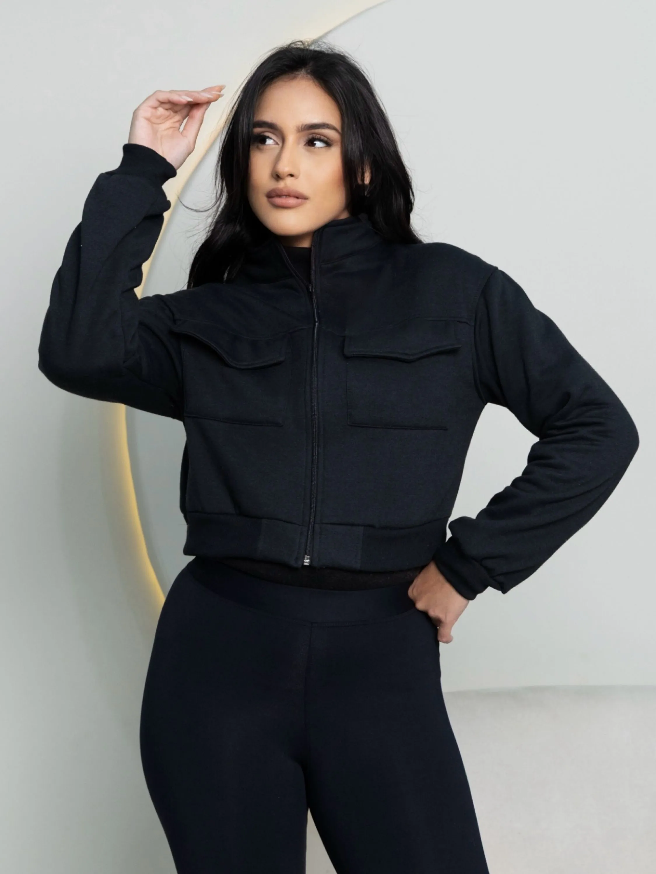 Moletom cropped feminino com zíper e tampinha