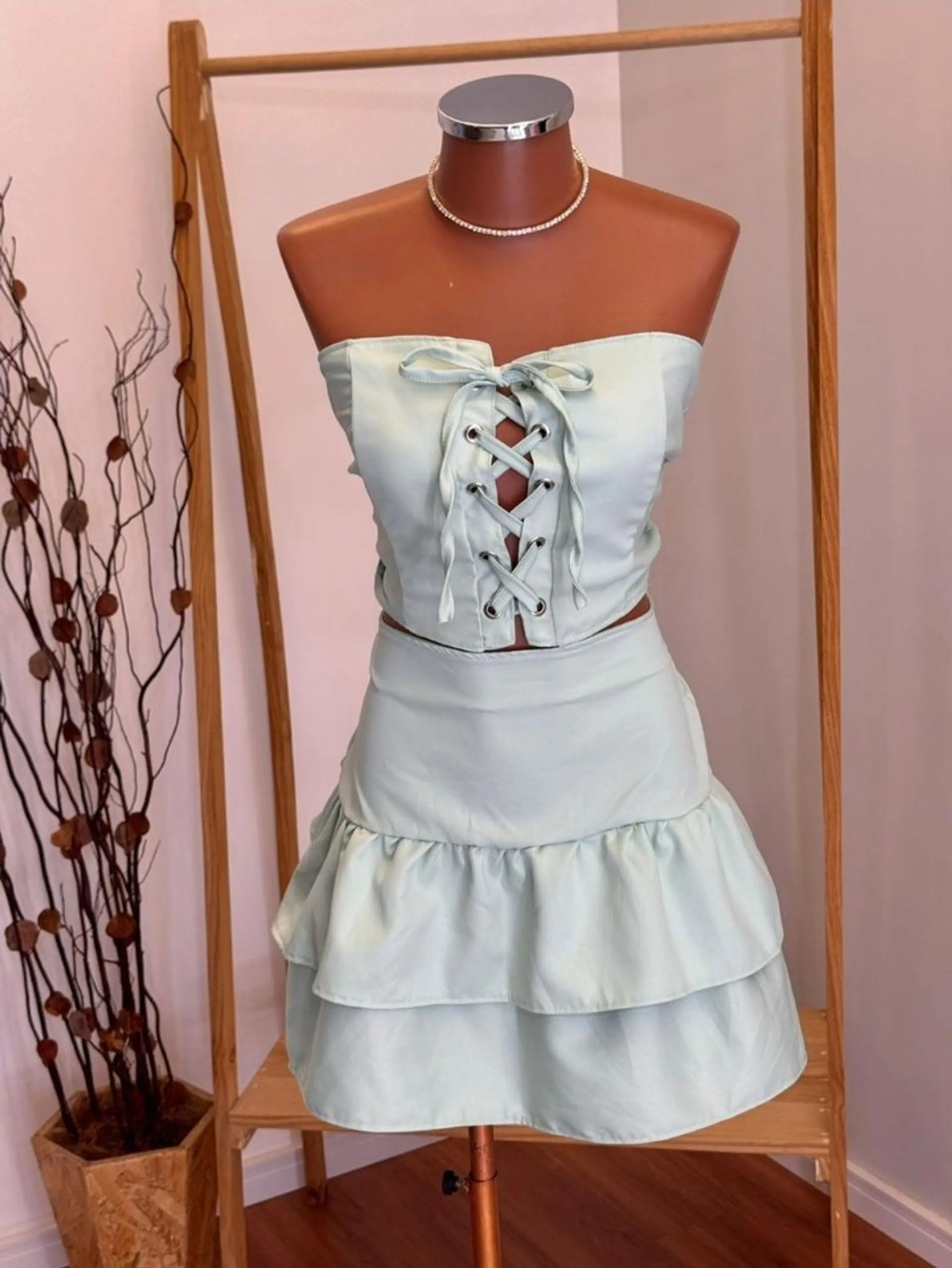 Conjunto Feminino Saia e Cropped Amarração Alfaiataria