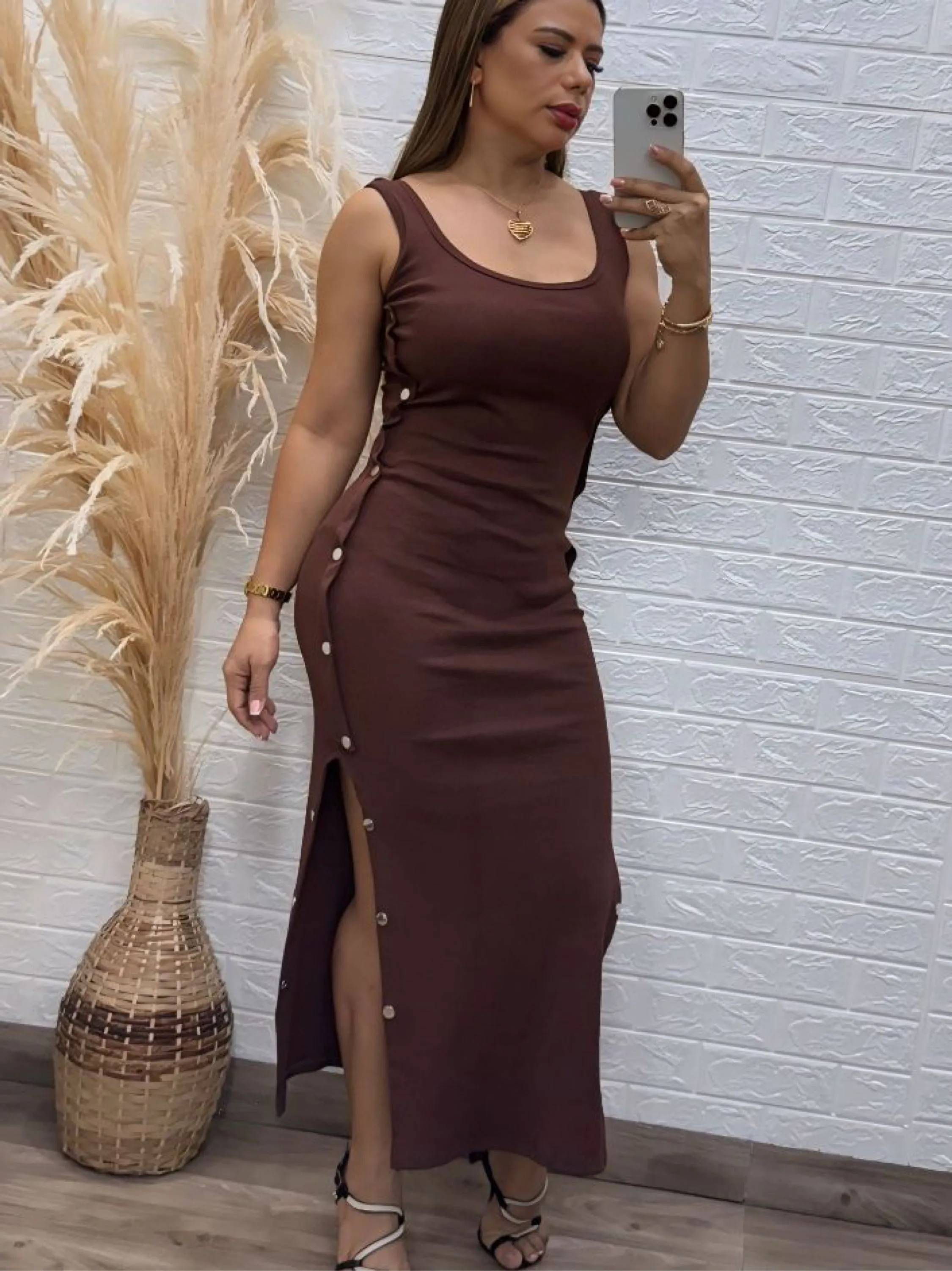 Vestido ribana com ilhós