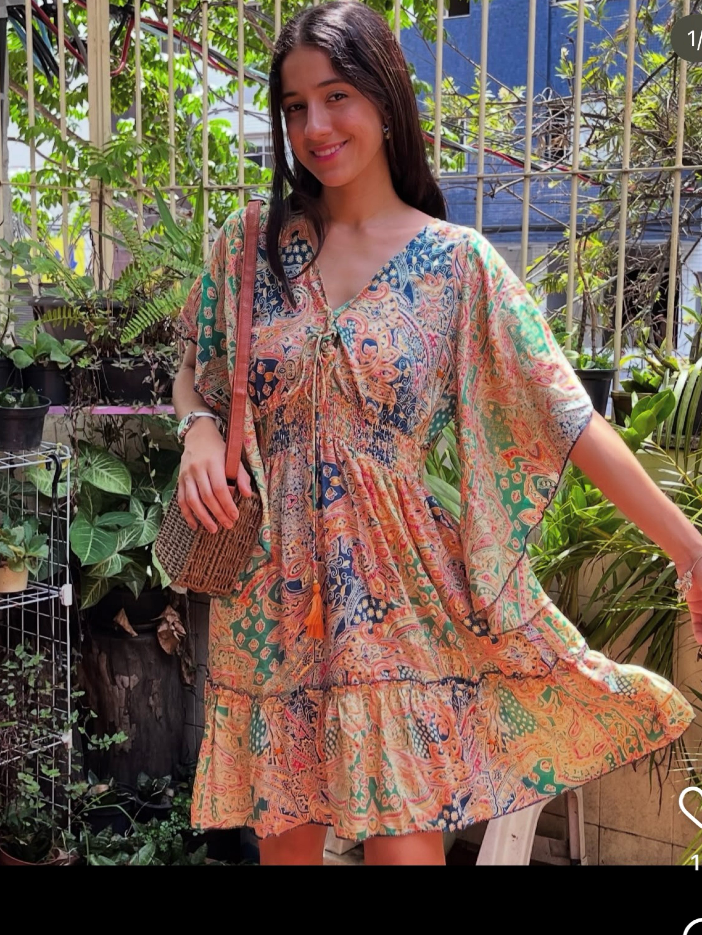 Vestido curto manga flaer