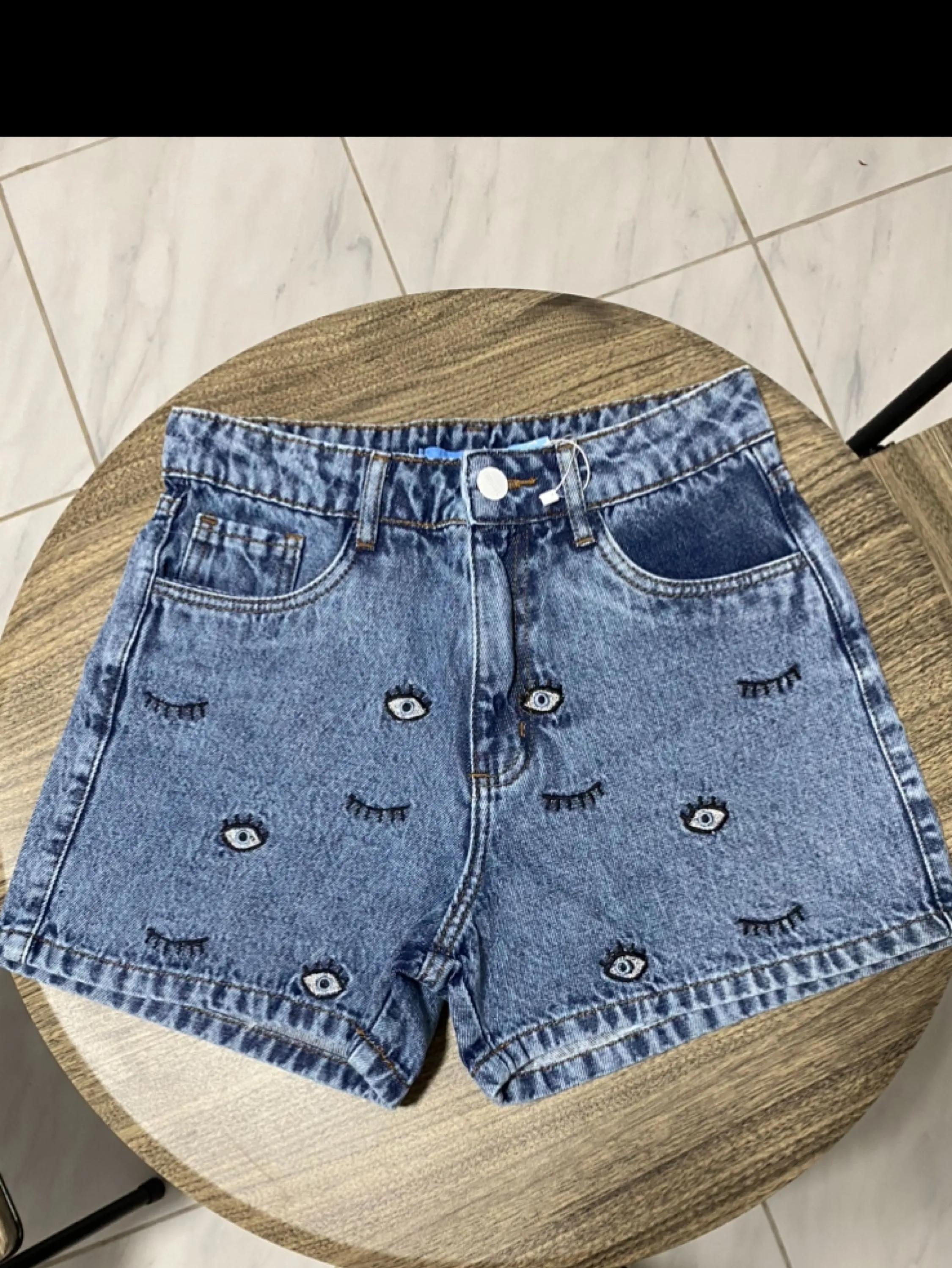 Short bordado olho grego