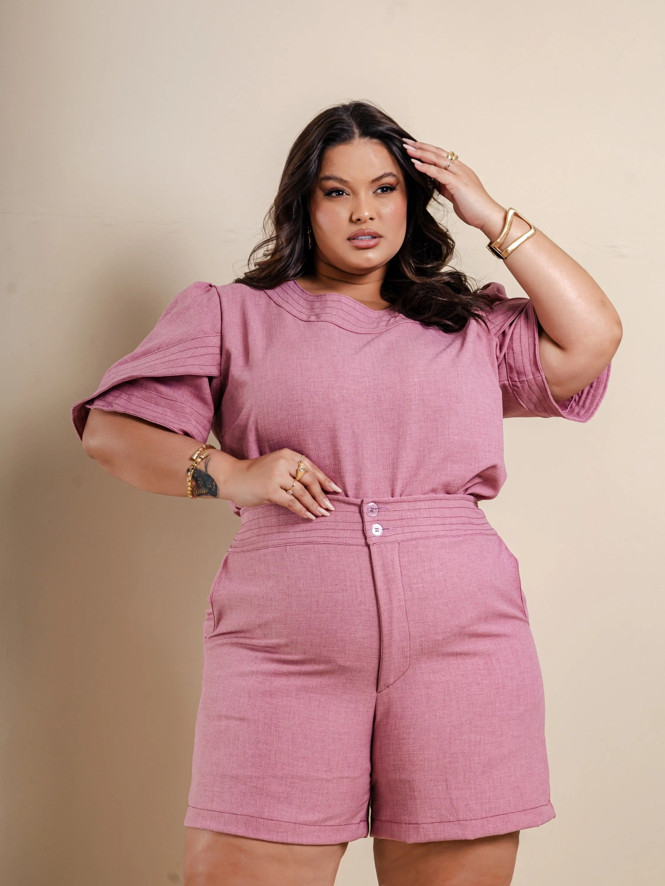 CONJUNTO DE SHORT PLUS SIZE NO TECIDO LINHO COM FORRO E PESPONTADO