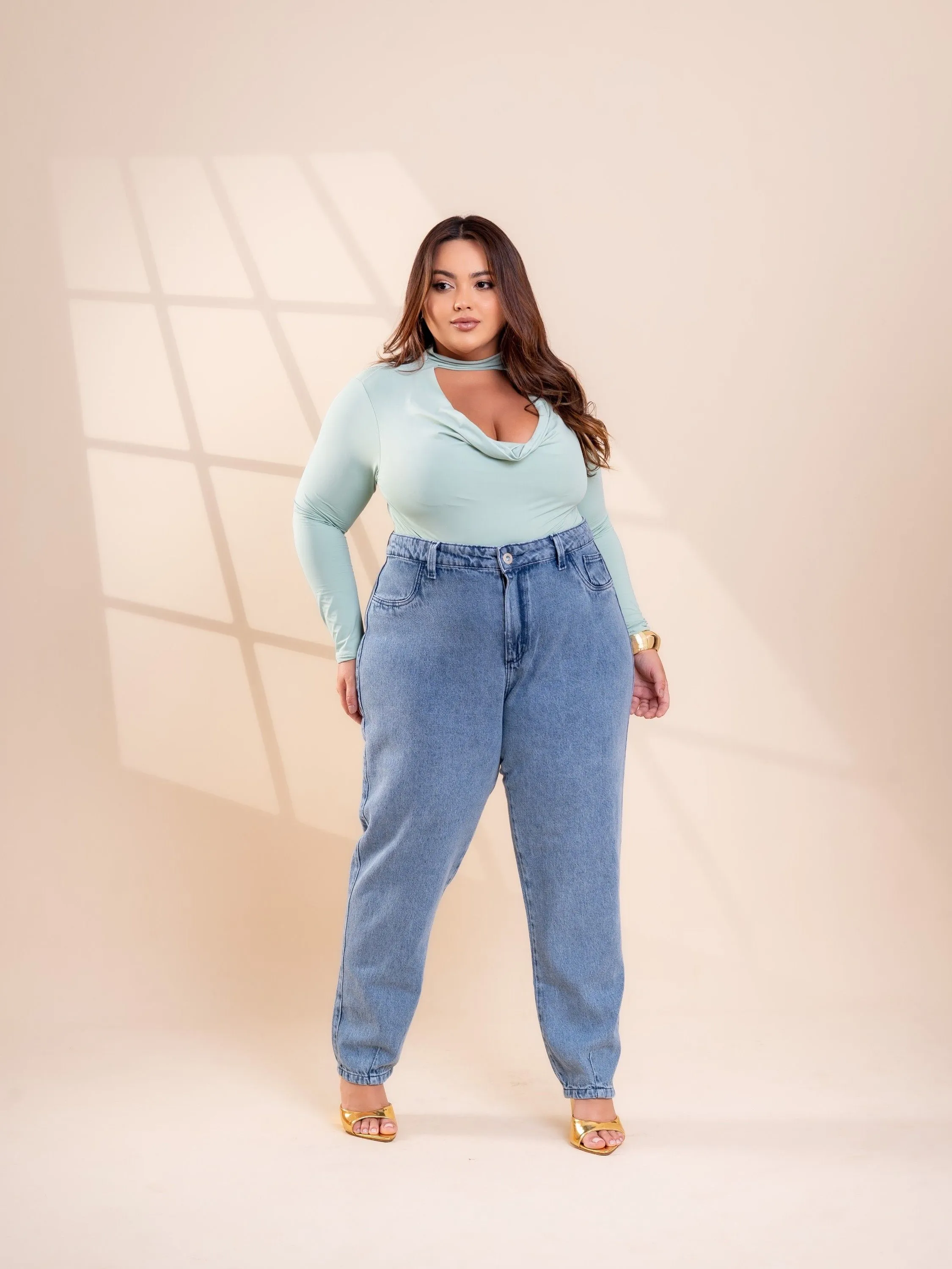 Calça Mom Jeans Plus Size
