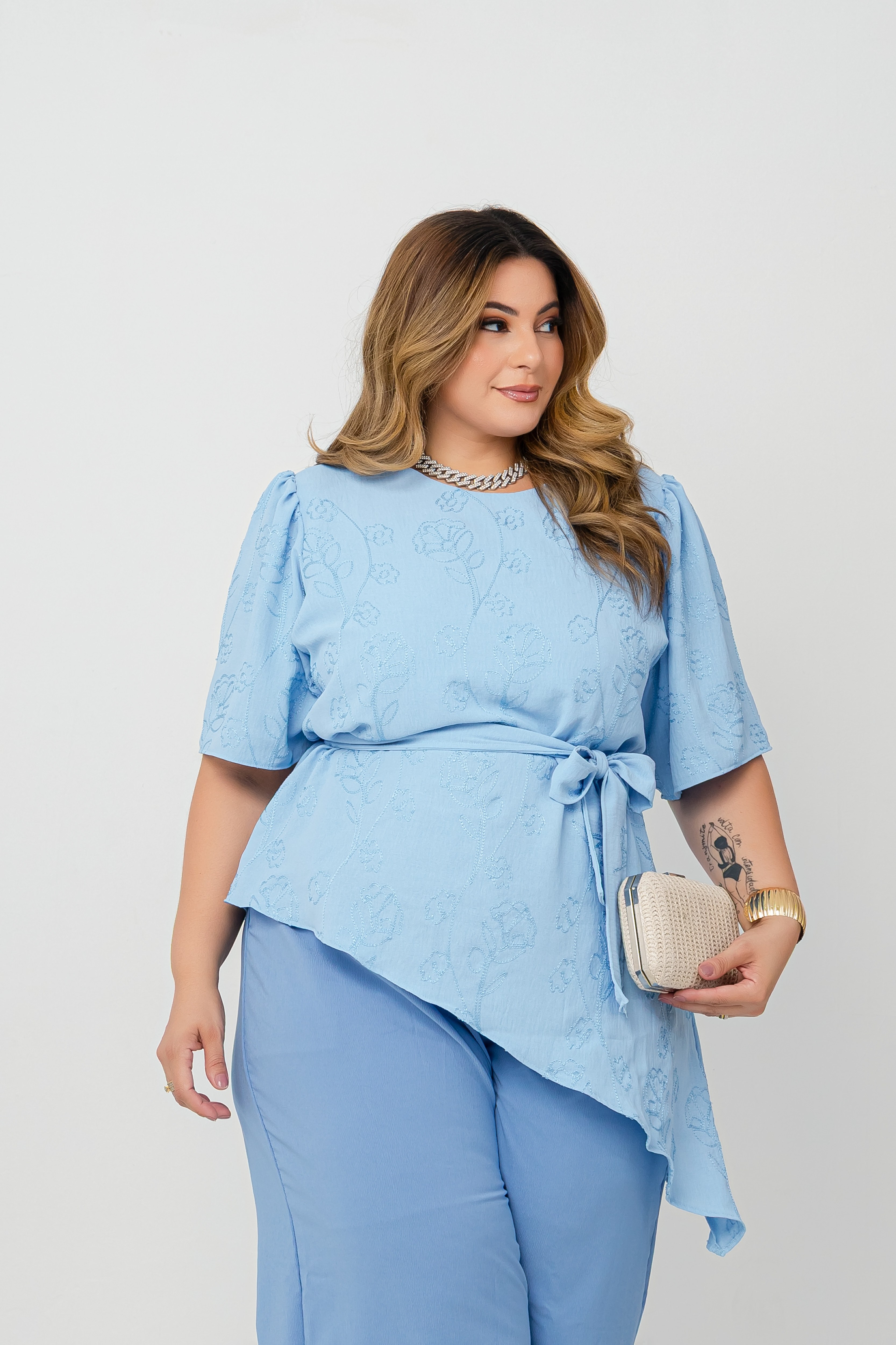 Blusa Bordada  Assimétrica 2713