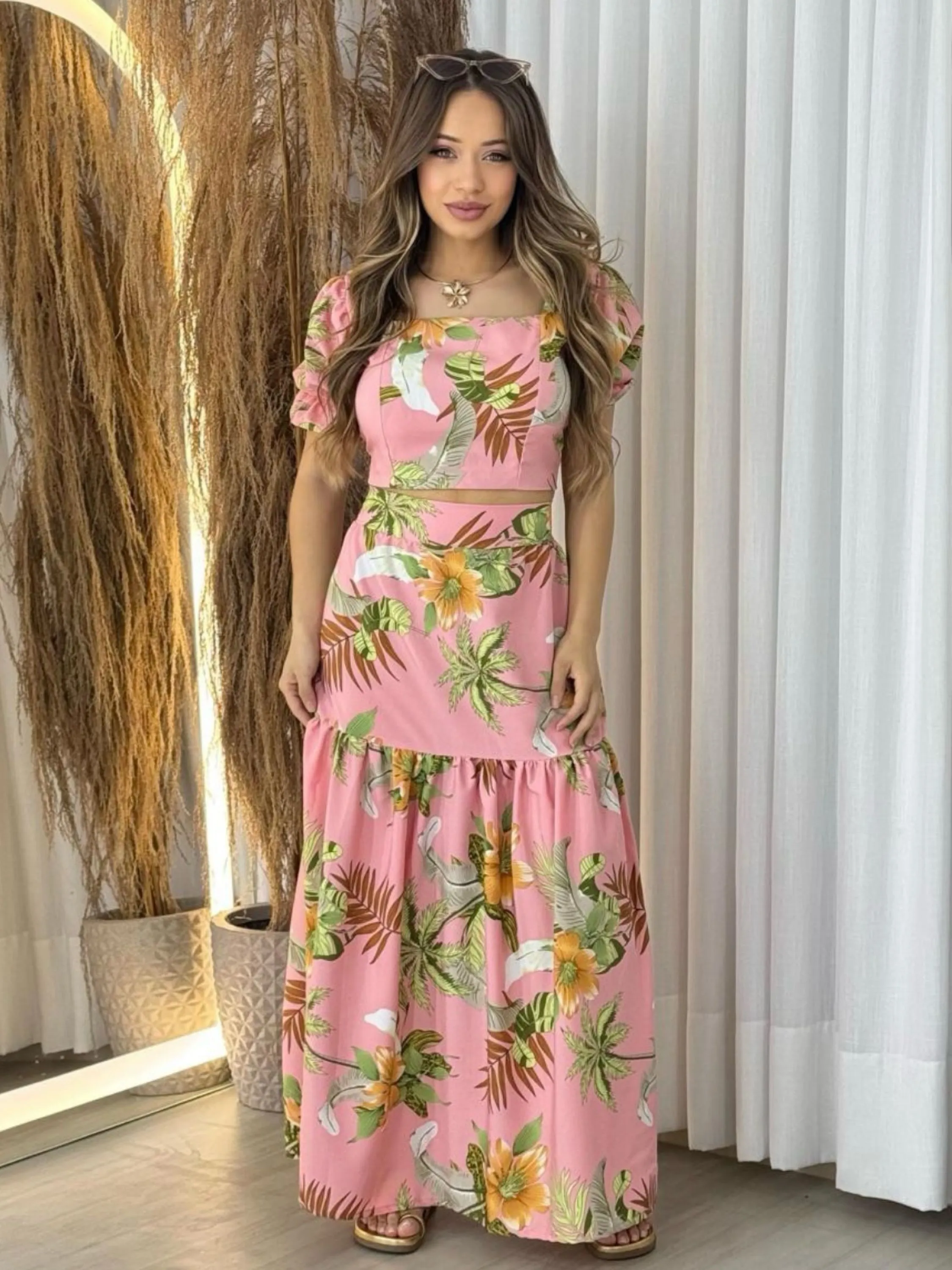 Conjunto feminino estampado saia longa e cropped