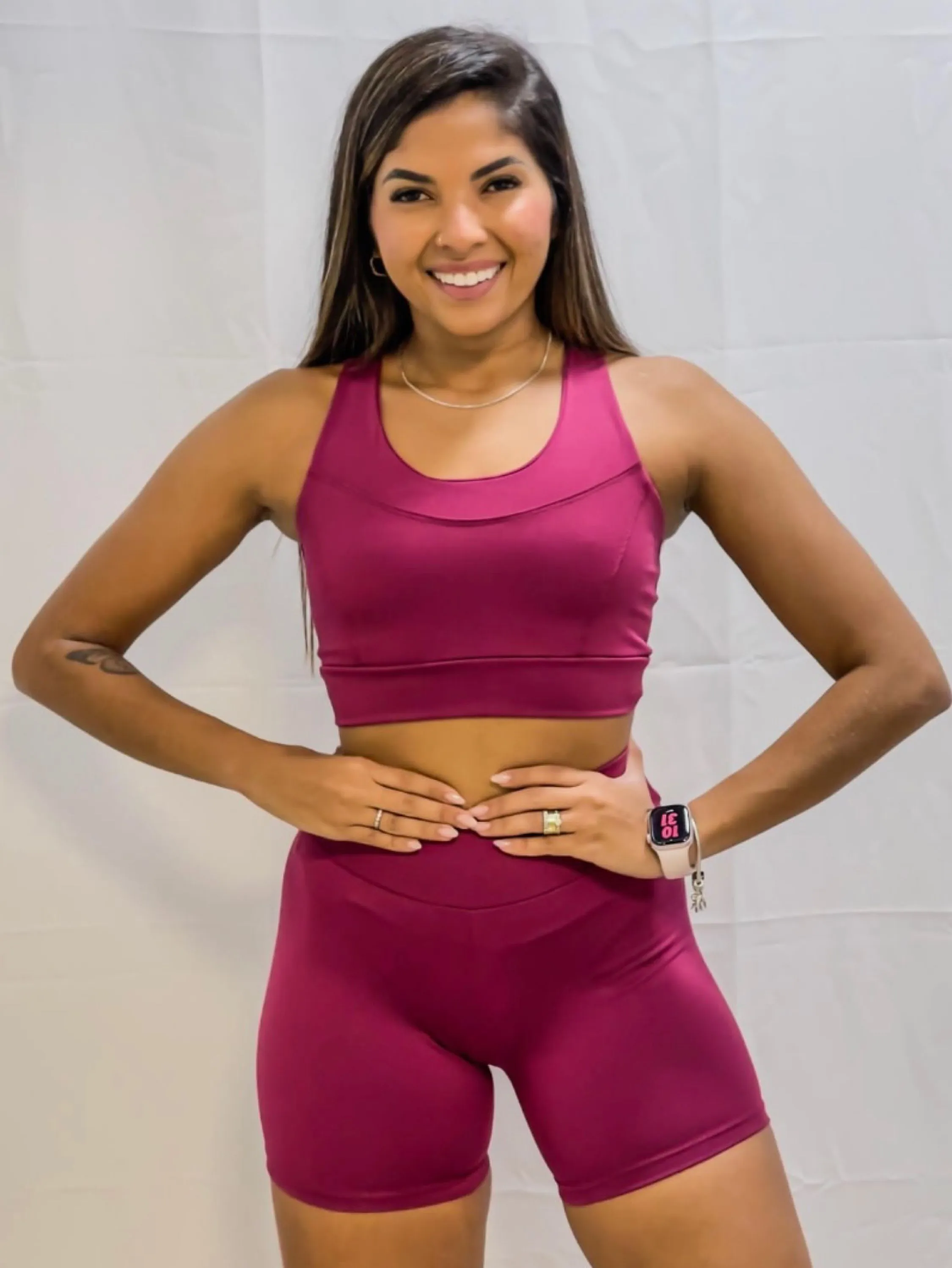 Conjunto feminino de academia top e short cintura alta no suplex premium