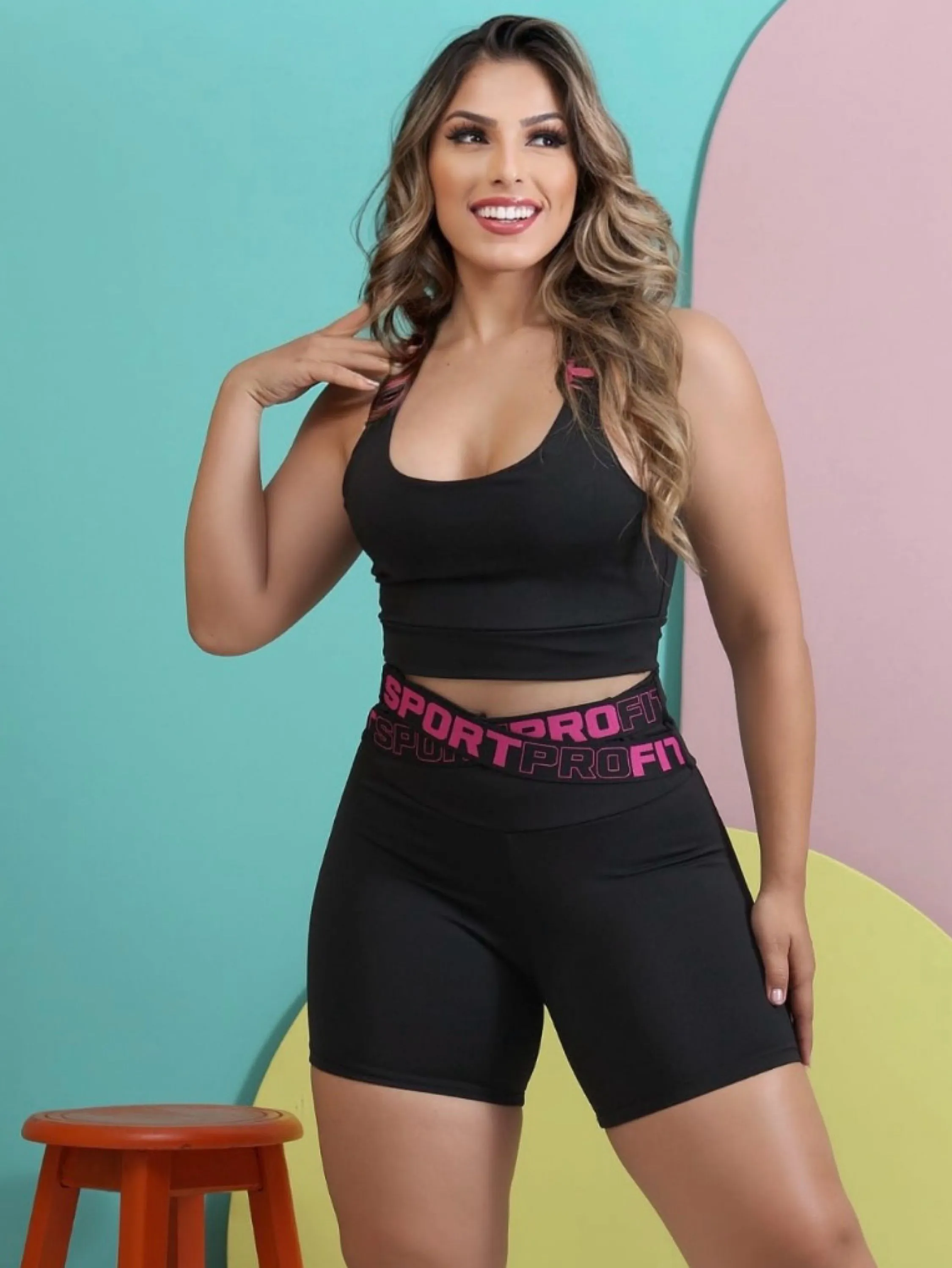 Conjunto fitness feminino elástico short meia coxa fashion