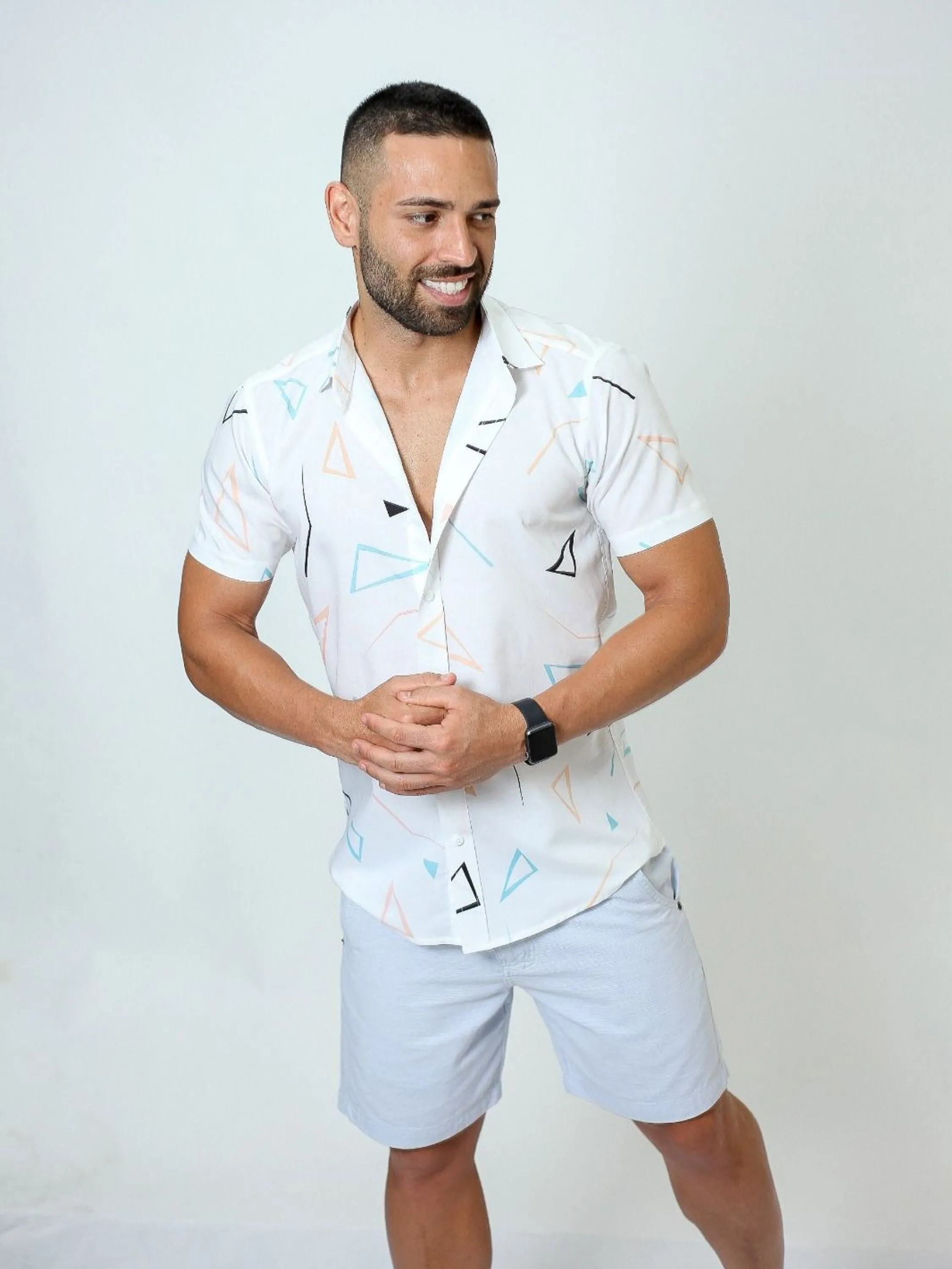 CAMISA SLIM MANGA CURTA VISCOSE ESTAMPA GEOMÉTRICA