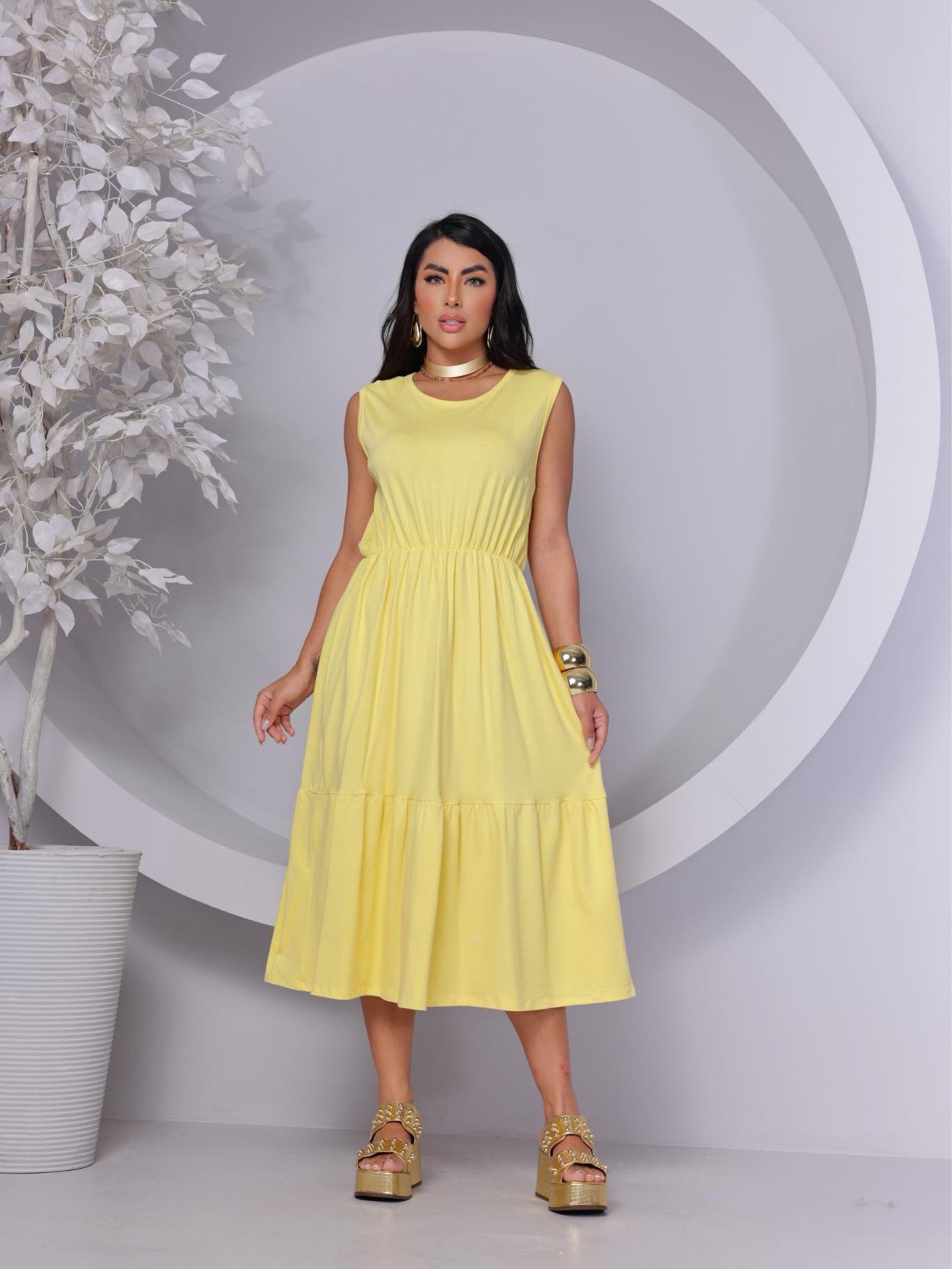 Vestido femenino longo em tejido molethino