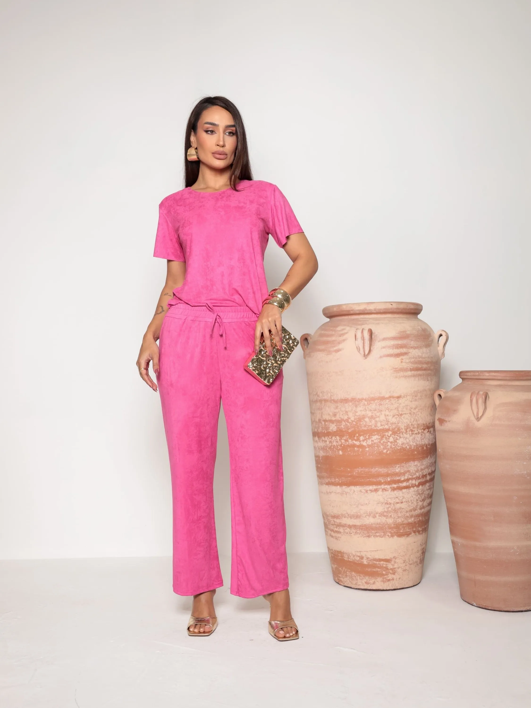 Conjunto feminino, calça e blusa em Suede