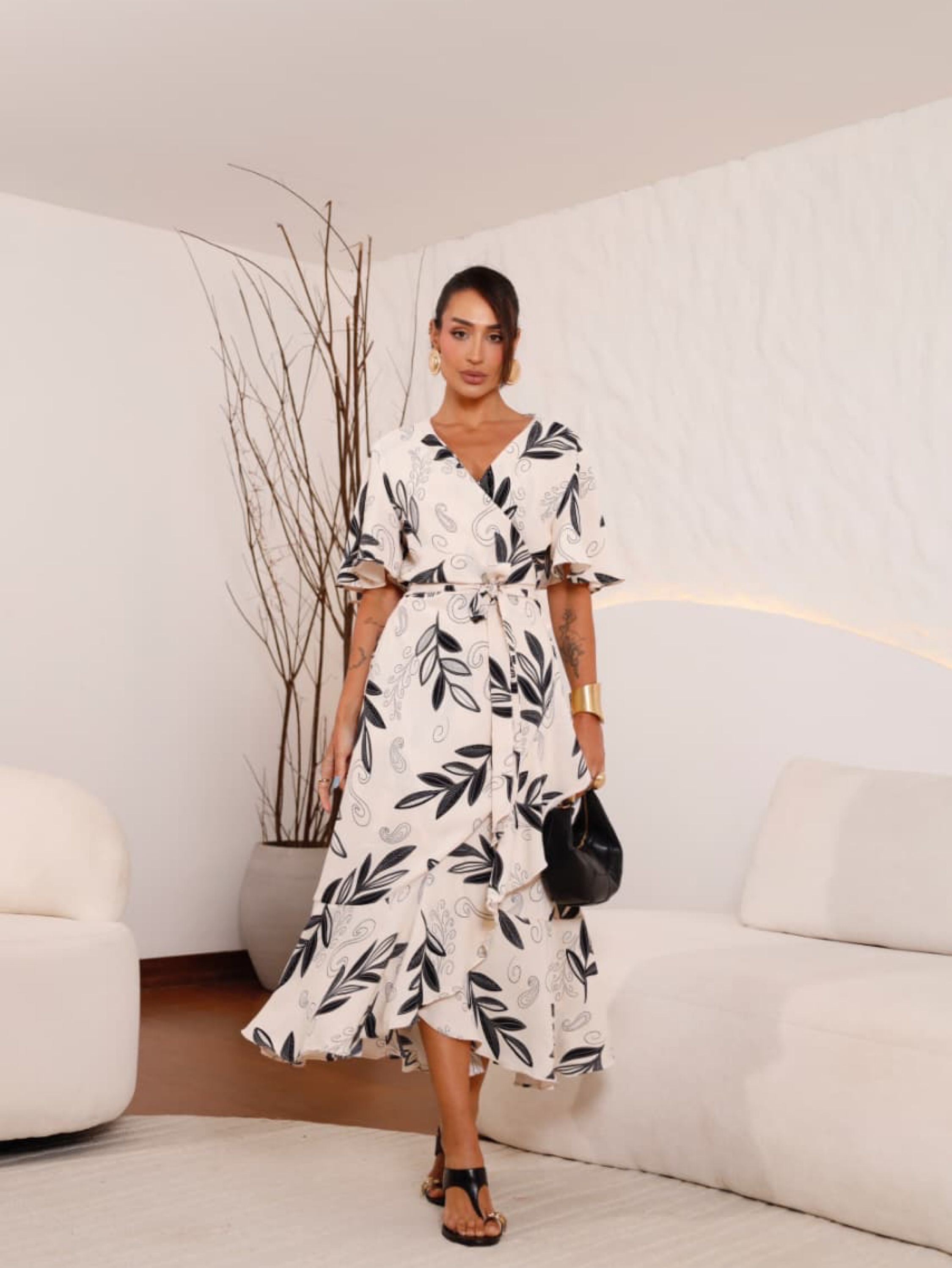Vestido envelope estampa folhas