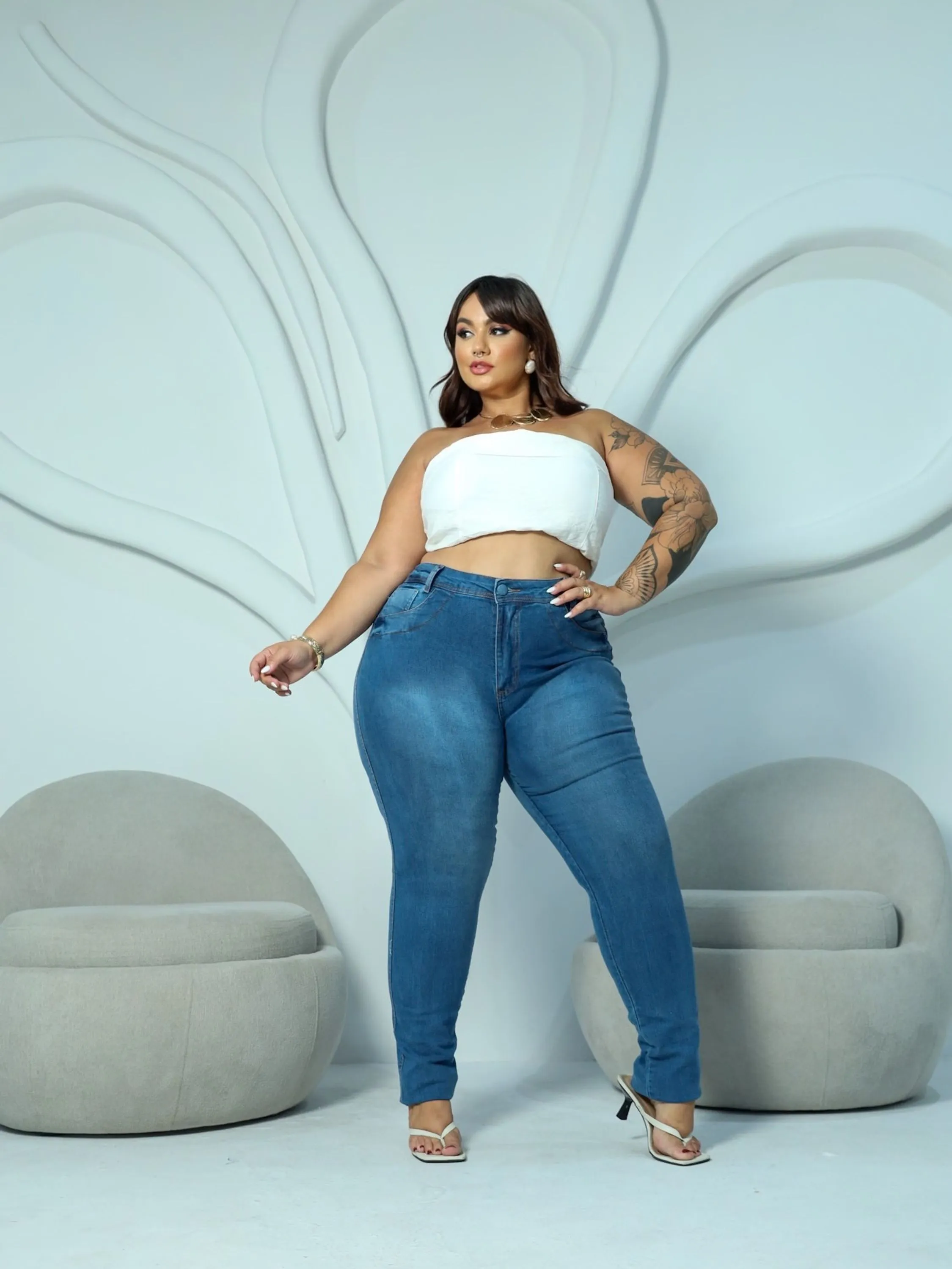 Calça Jeans Feminina Plussize Botão Forrado Com Lycra