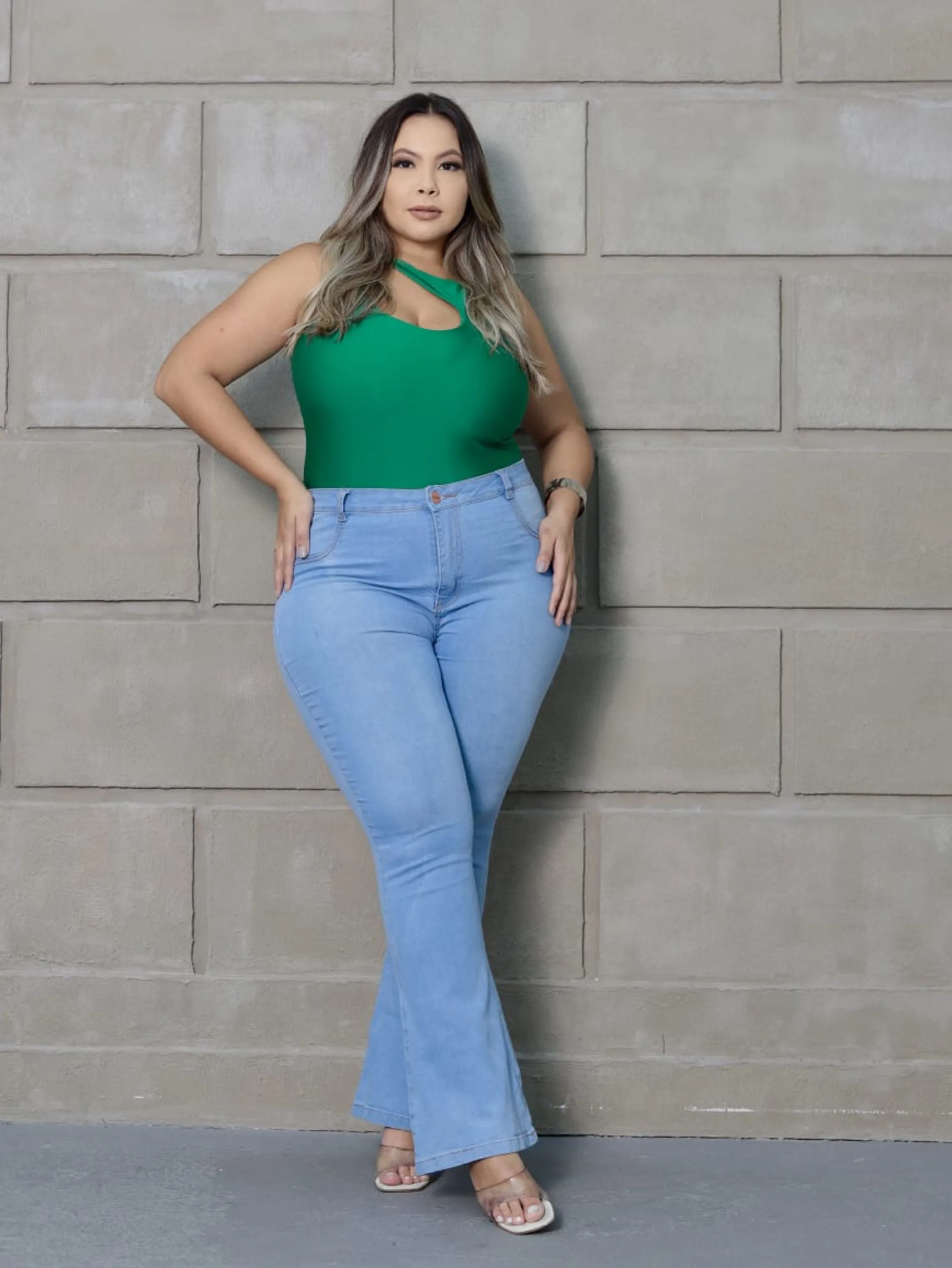 Calça jeans  Flaer Plus size  com elastano super clássica  e com uma durabilidade na lavagem