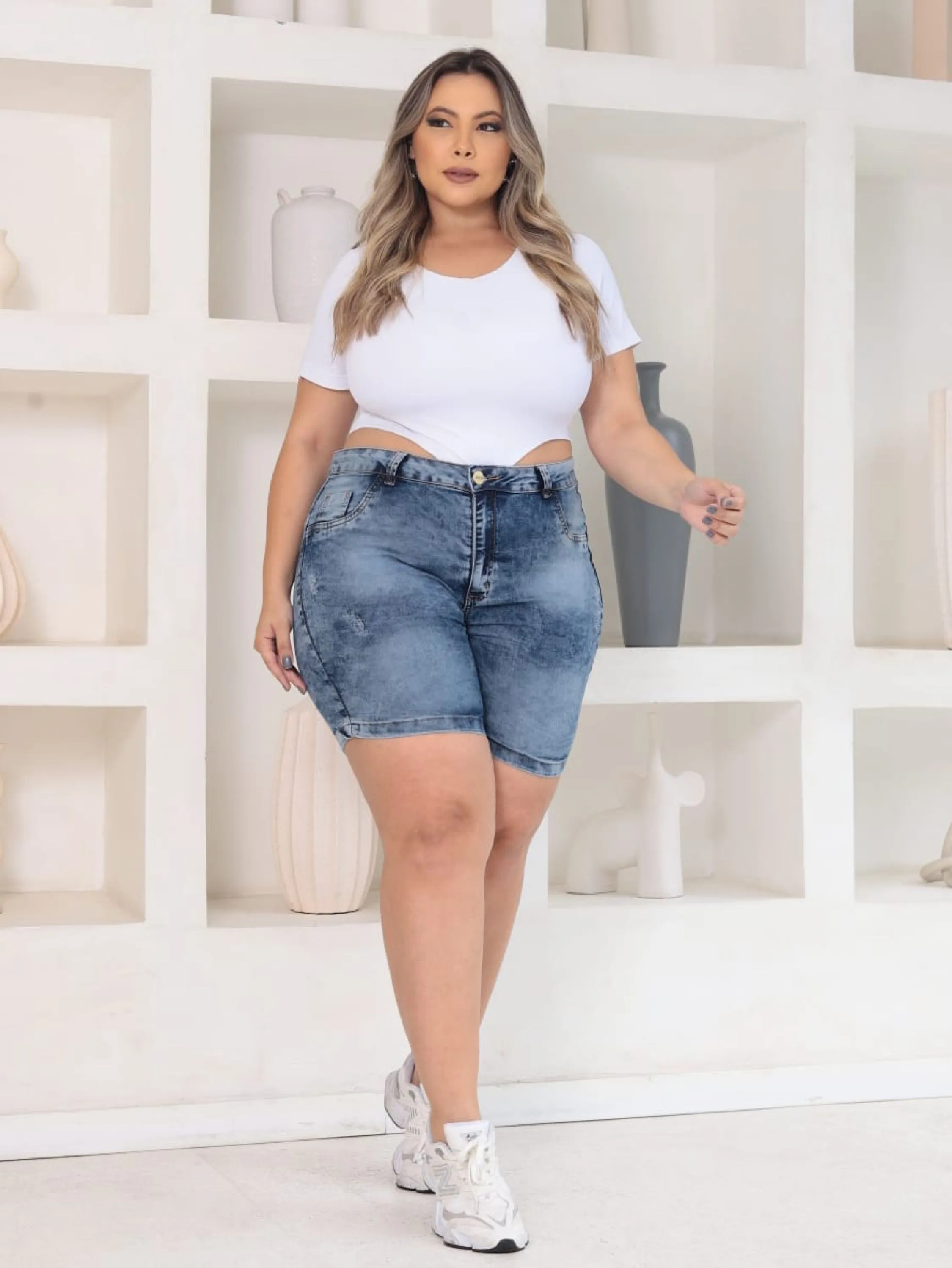 Bermuda jeans plus size cintura alta com elastano