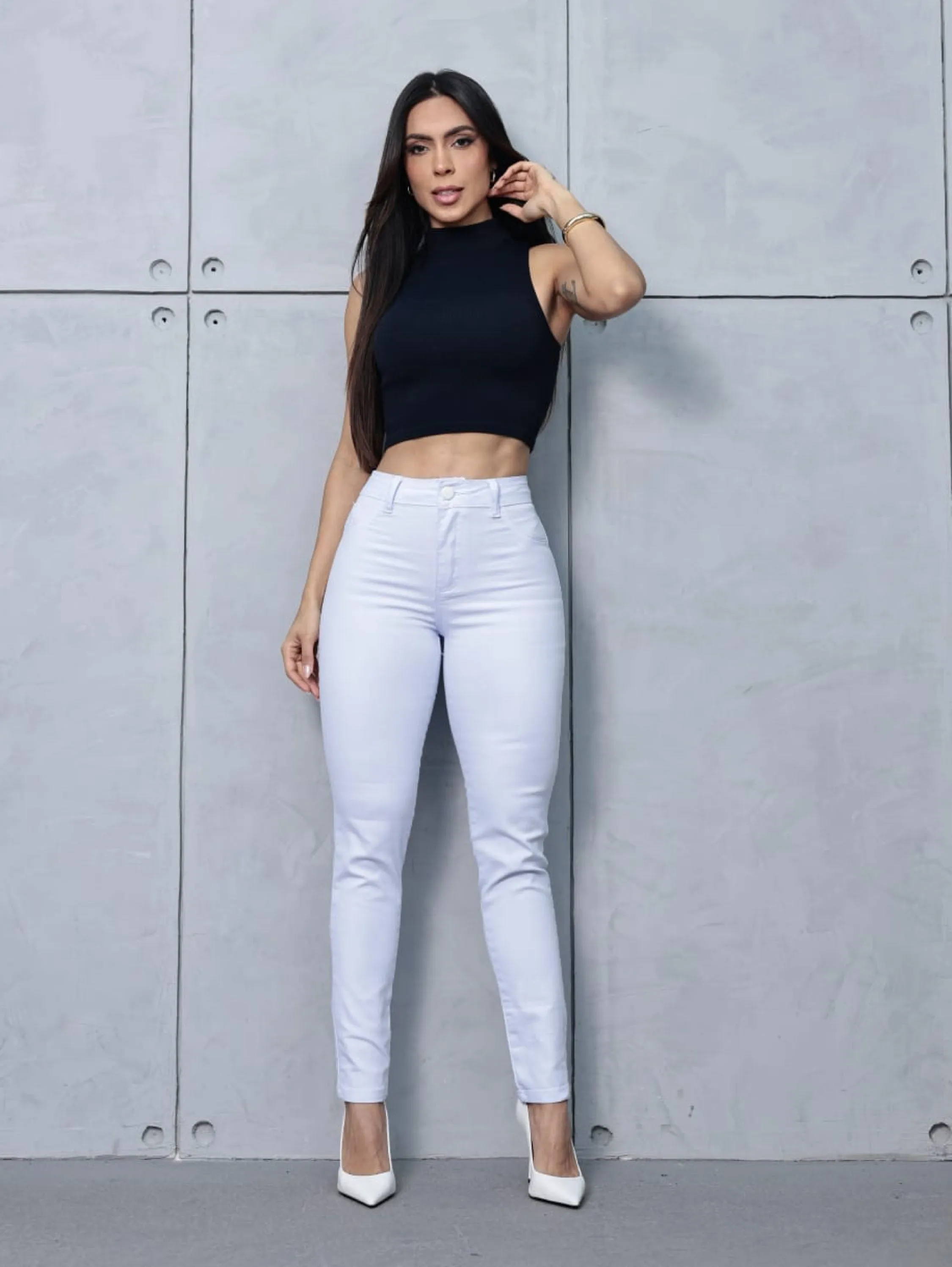 Calça jeans branca cintura alta com elastano ,botão forrado  e não ficar transparente