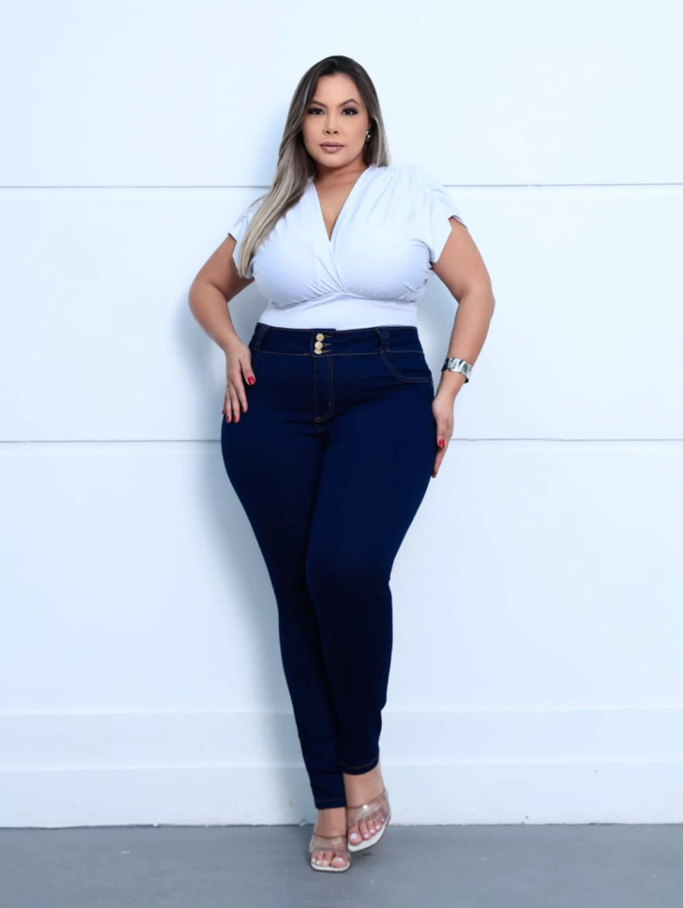 Calça jeans plus size  dois botões  ,cintura alta com elastano   Linha premium