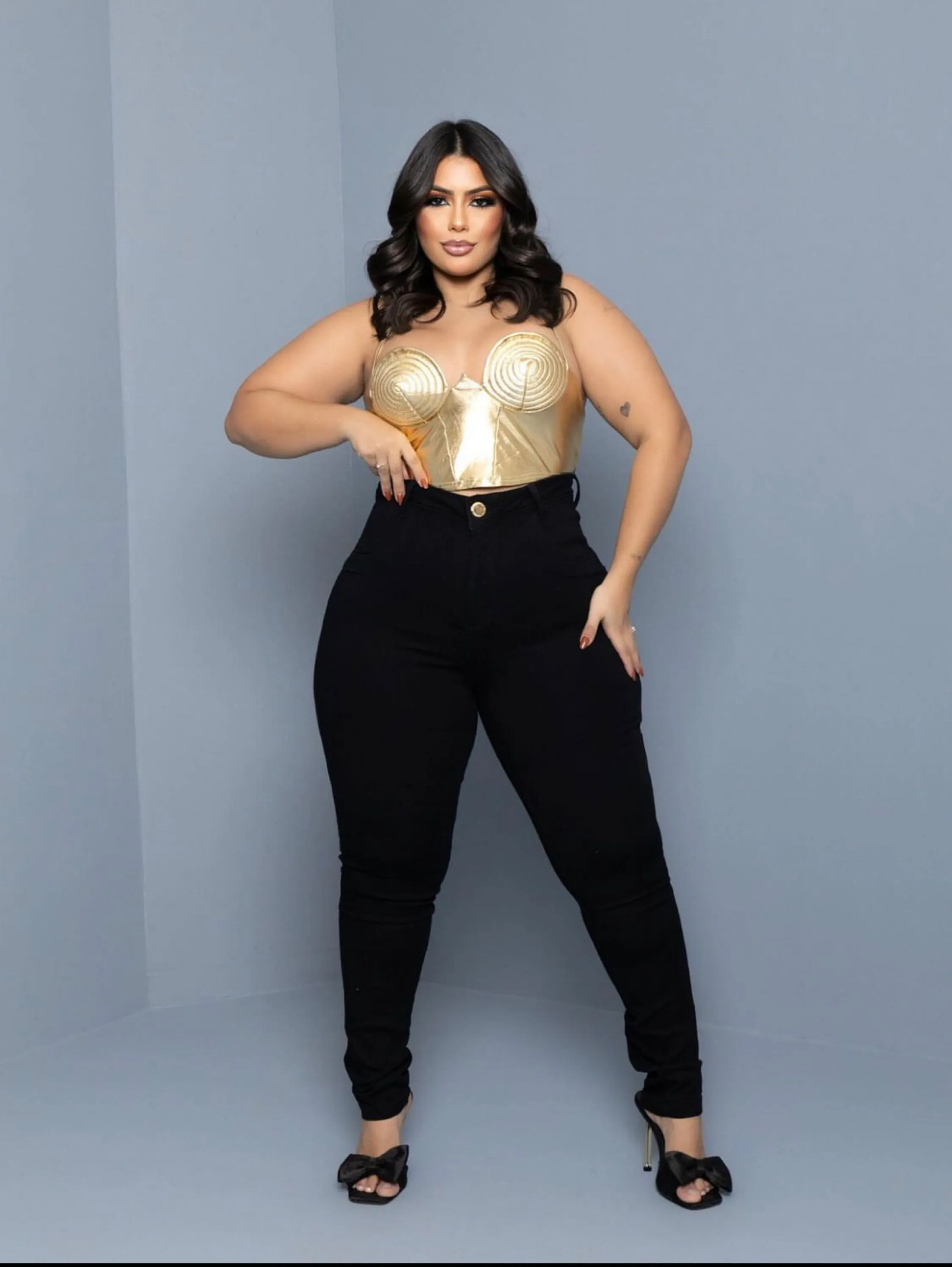 Calça jeans Plus size preta com lycra , cintura alta