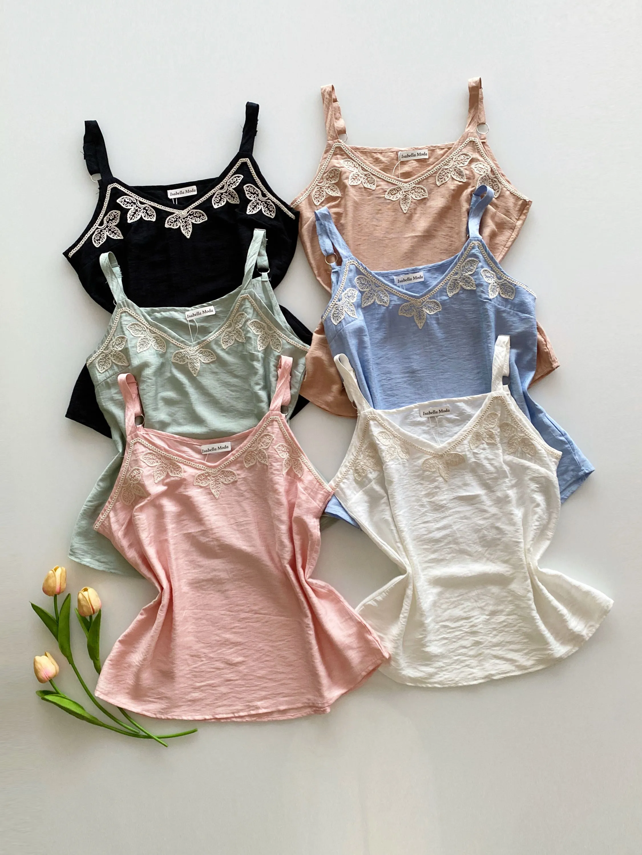 Regata linho cetim com bordado Isabella moda