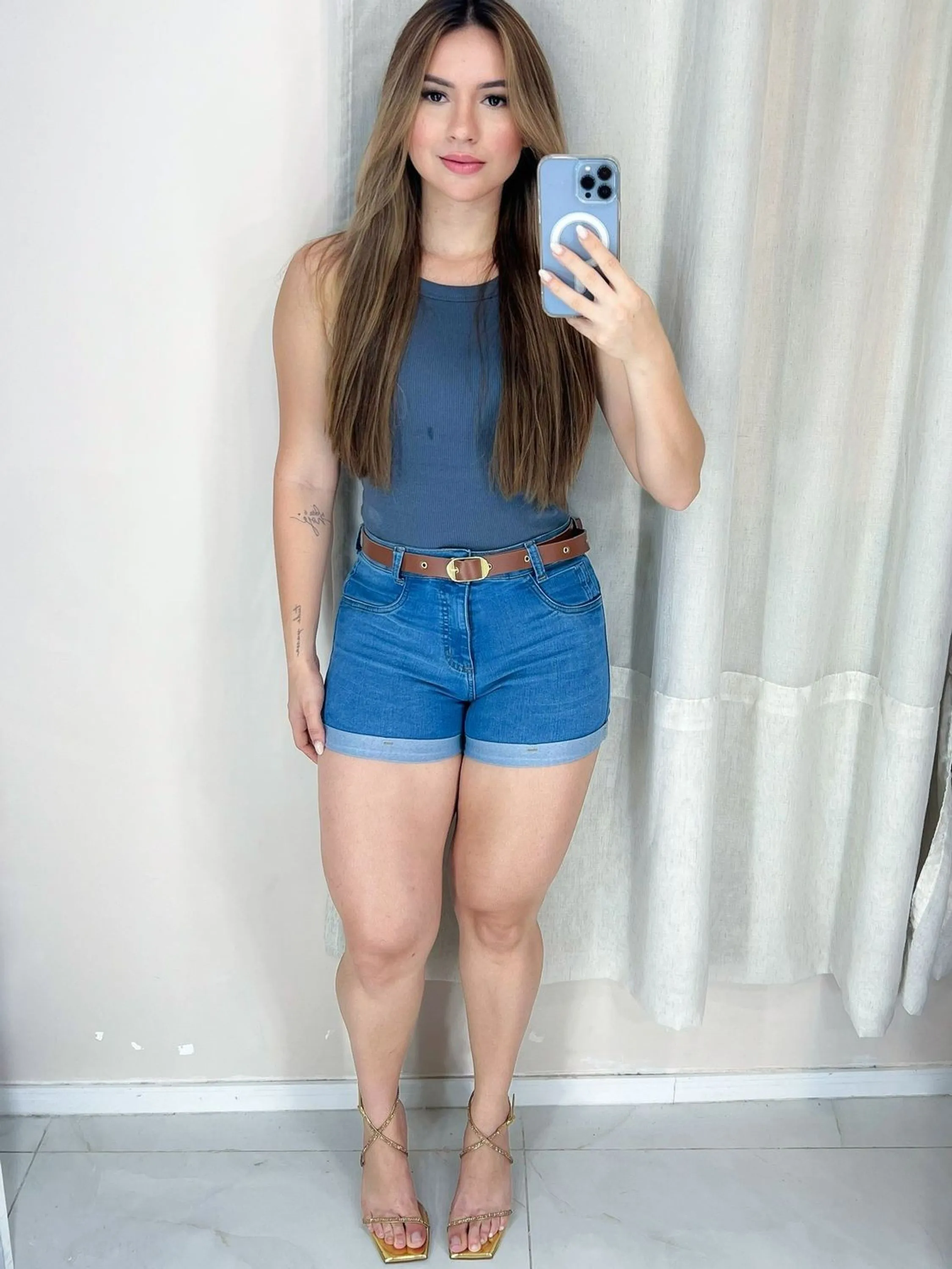 Short jeans com elastano, acompanha o cinto -2311729