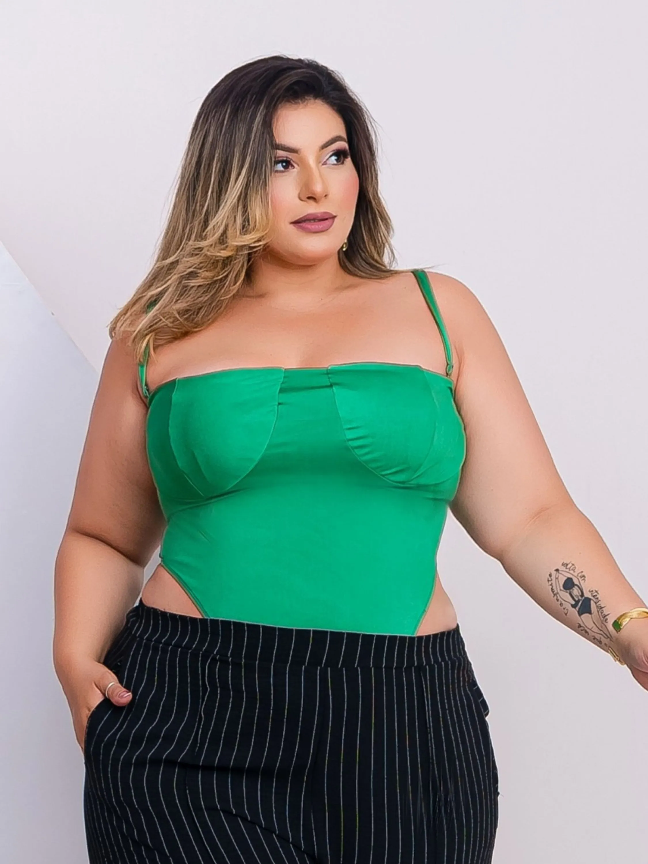 Body cavado plus size