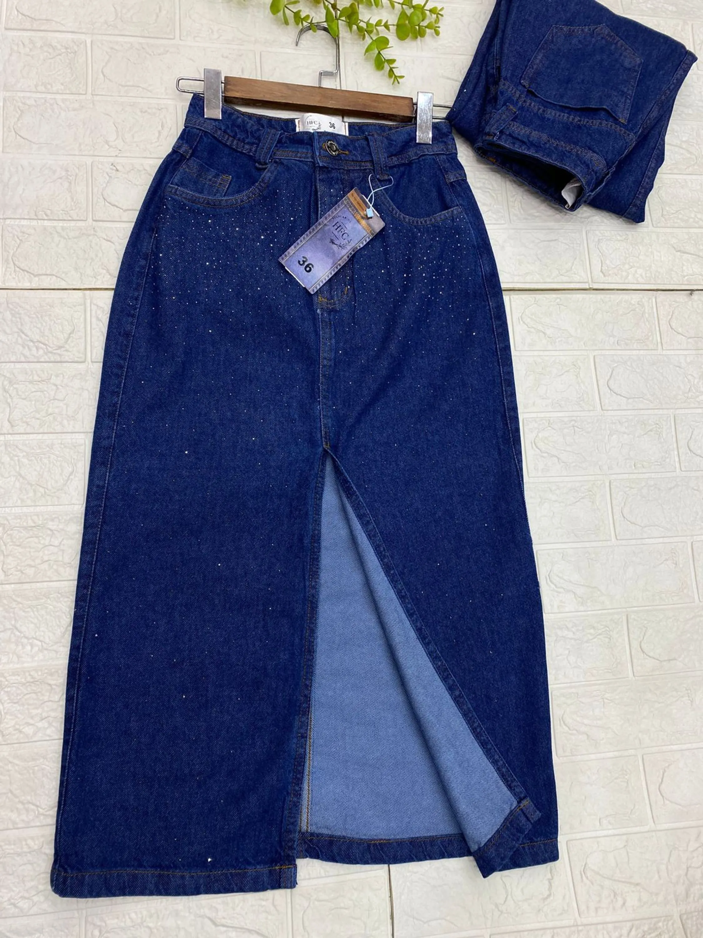 Saia longa jeans com brilho azul escura
