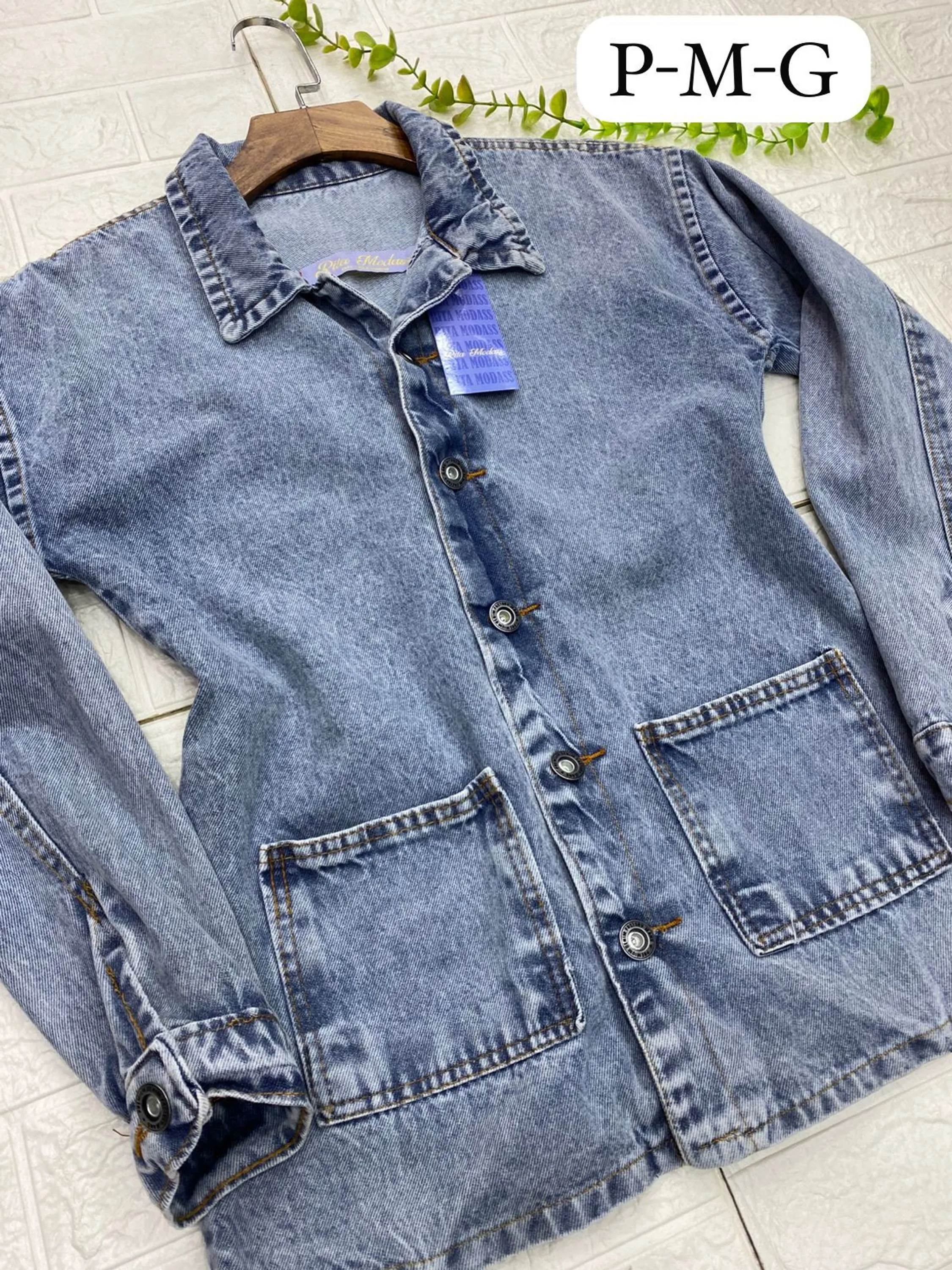 Camisa jeans feminino com bolso