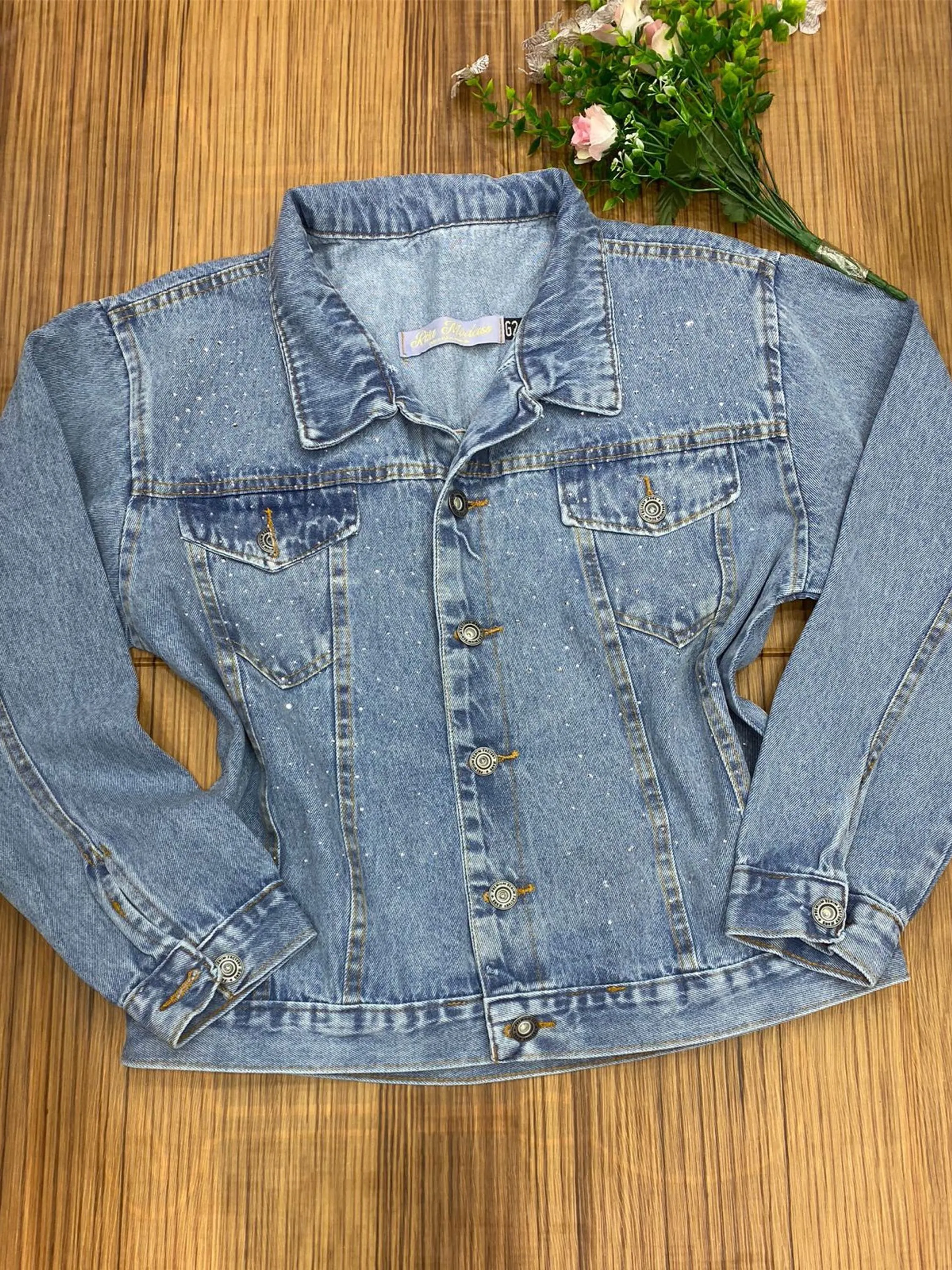 Jaqueta jeans fem marmorizado com brilho