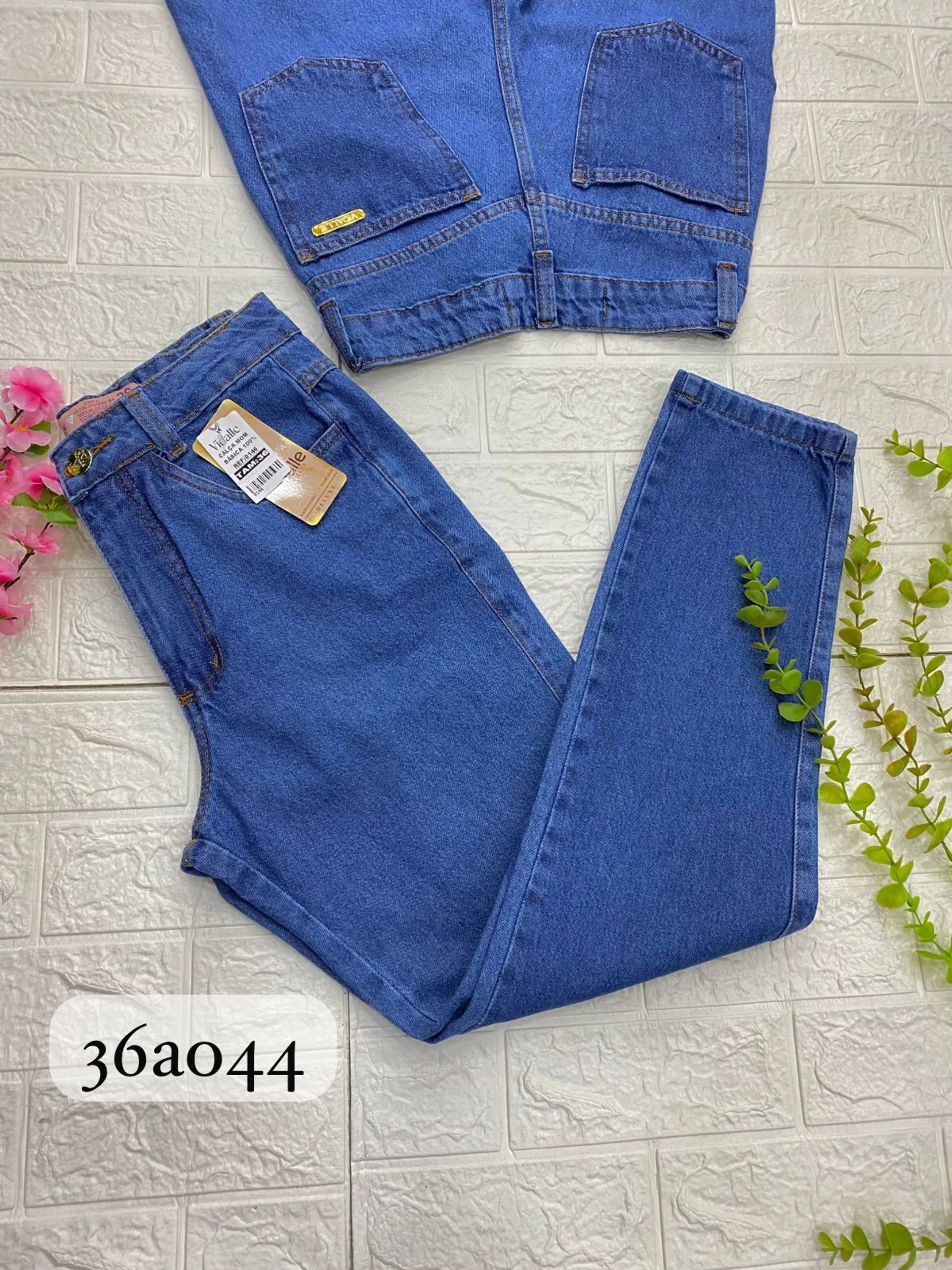 Calça Mom jeans azul liso