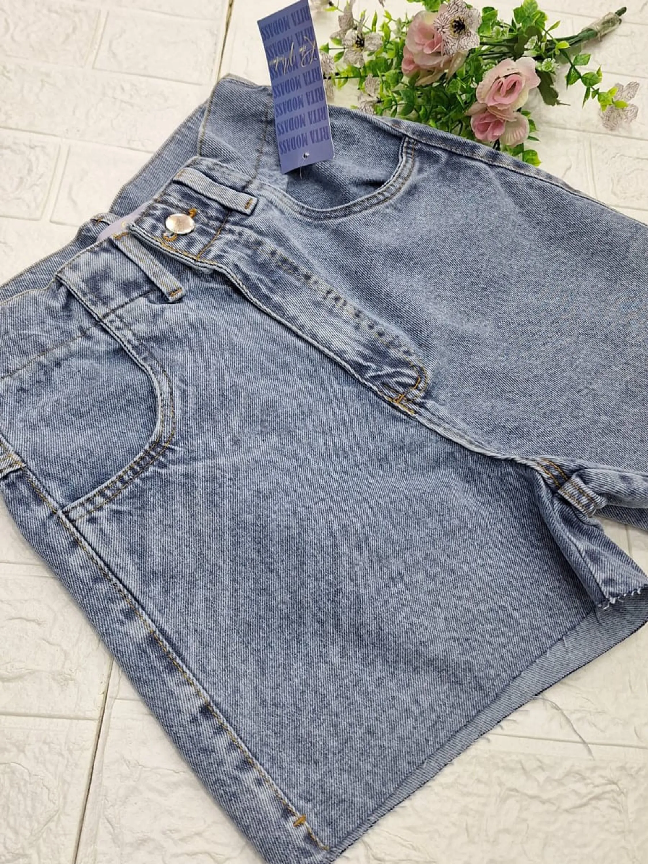 Shorts jeans fem claro sem barra