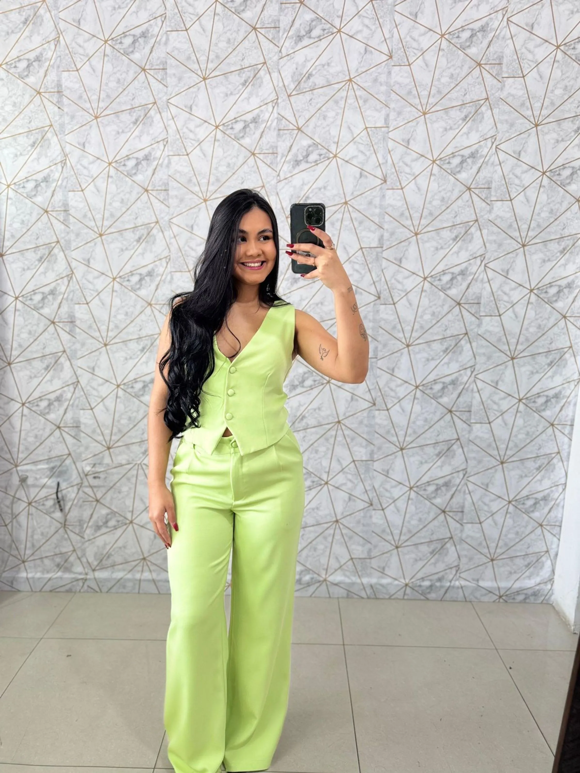 Conjunto Feminino Alfaiataria Raissa Colete e Calça