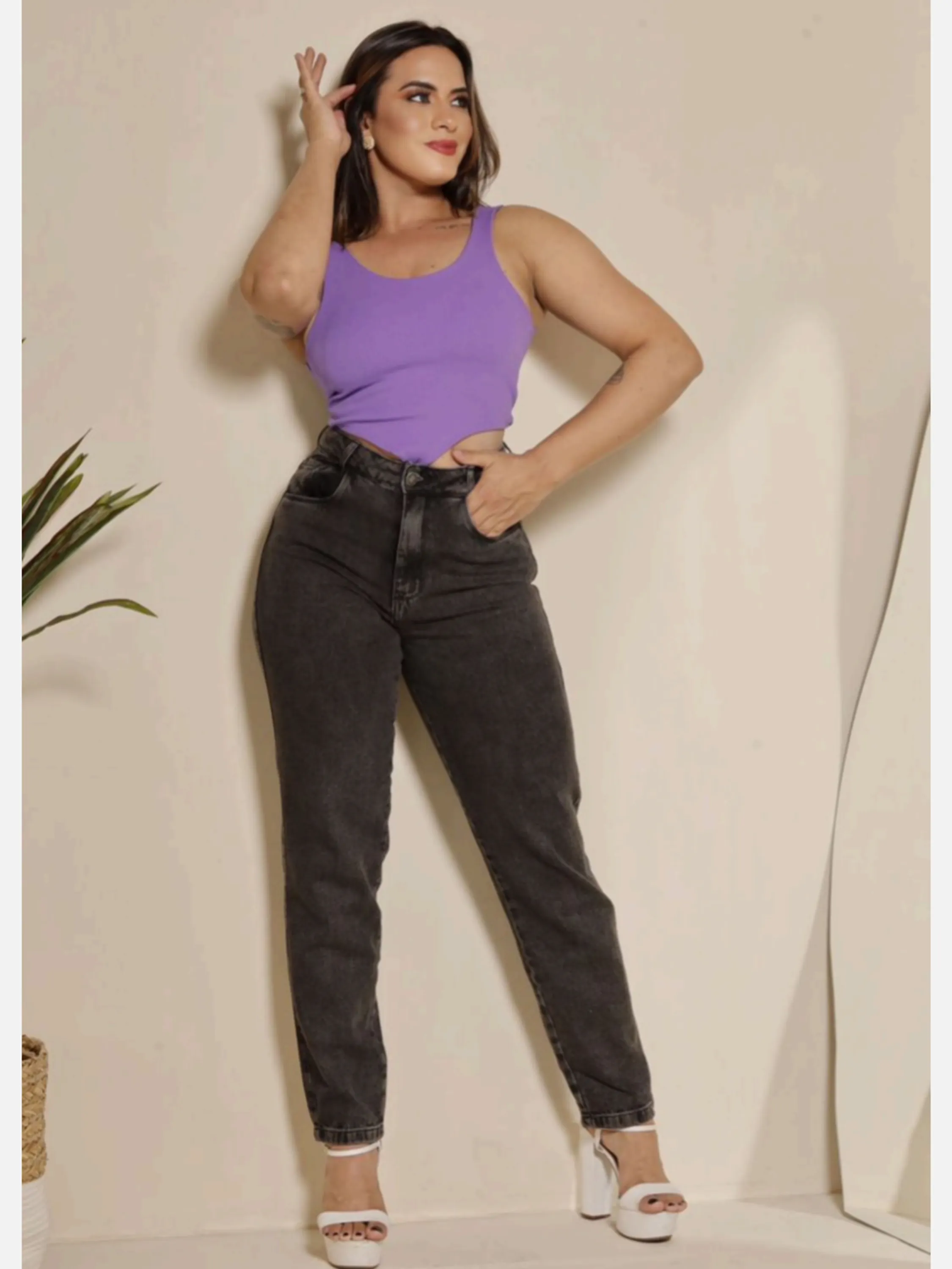 Mom jeans   feminina, exclusividade do tamanho 36 ao 44,  Premium de alta qualidade !!! faça já o seu pedido. A calça mom é confeccionada para valorizar a mulher, composição 1%elastano 98%algodao 1% poliéster