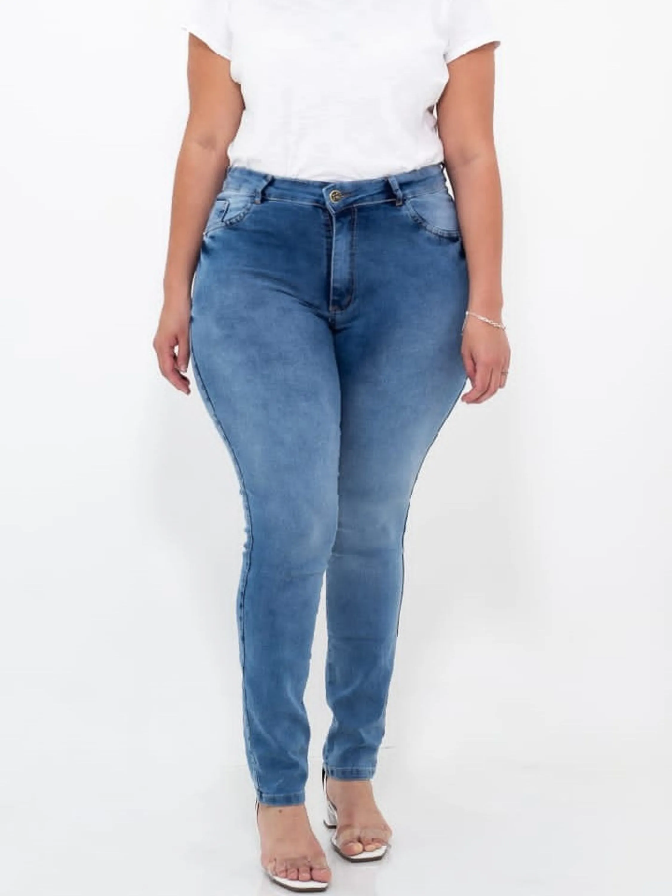 Calça Jeans plus size feminina do tamanho 46 ao 54 no atacado, com elastano , Jeans Premium feita com a melhor qualidade do Brasil, separe um espaço na sua loja para colocar a nossas peças.