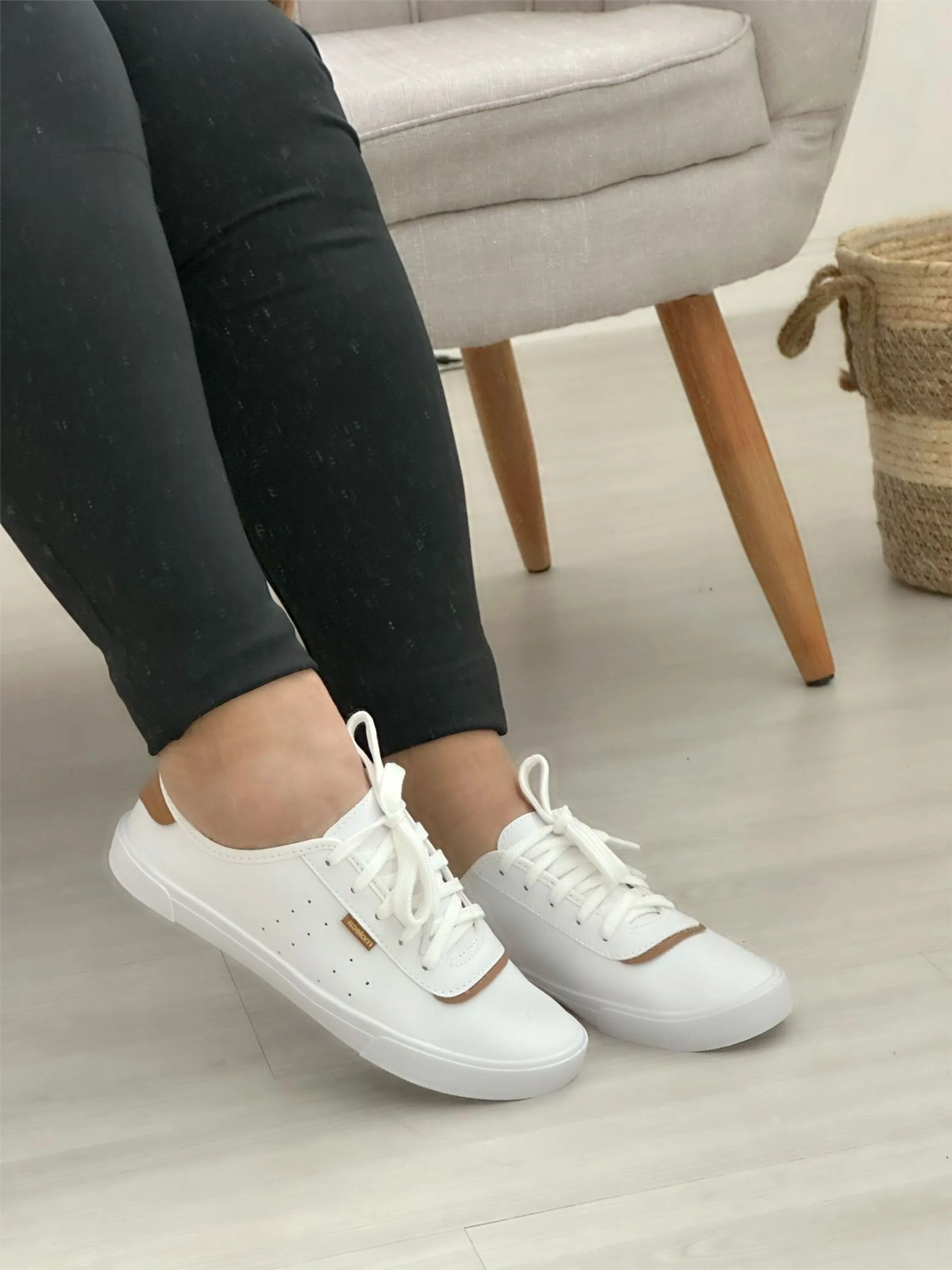 tênis 👟 moleca feminino caixa fechada no atacado dividido 34/1- 35/2 - 36/3 - 37/3 - 38/2 - 39/1 ,todos são embalados em caixinhas separadamente, você está adquirindo um 
produto original .