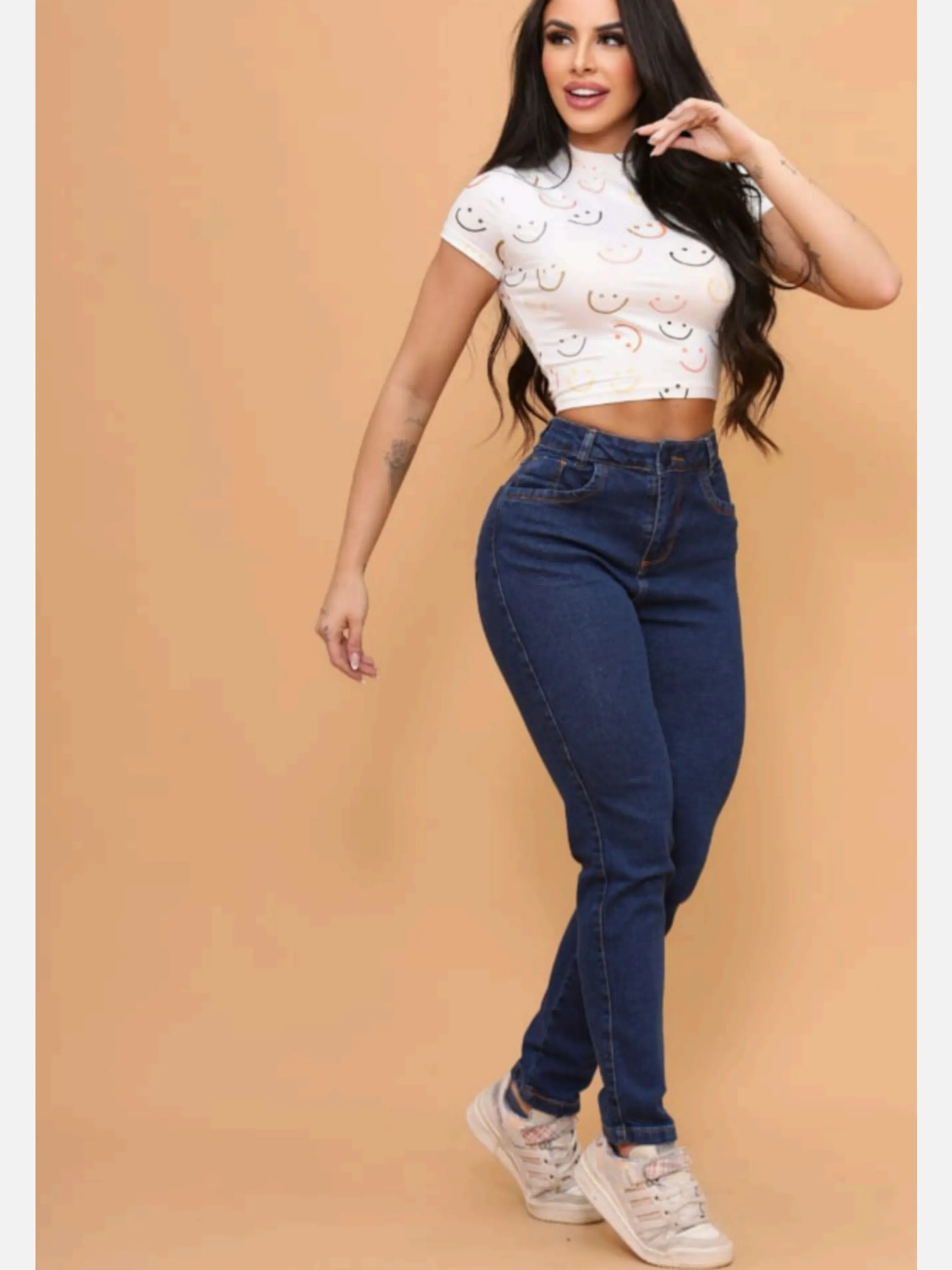 Mom jeans   feminina, exclusividade do tamanho 36 ao 44,  Premium de alta qualidade !!! faça já o seu pedido. A calça mom é confeccionada para valorizar a mulher, composição 1%elastano 98%algodao 1% poliéster