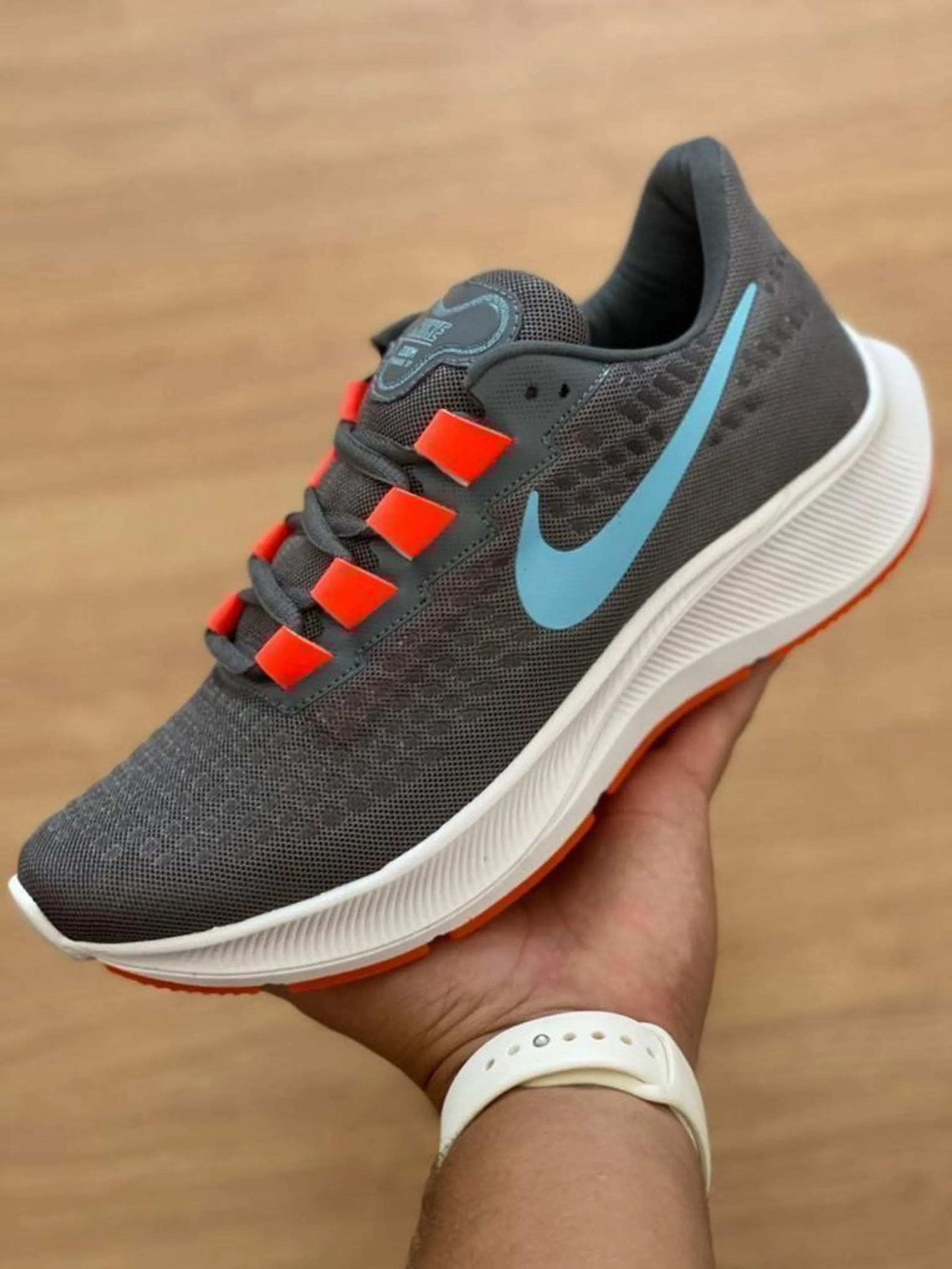 Tênis esportivo NIKE PEGUS