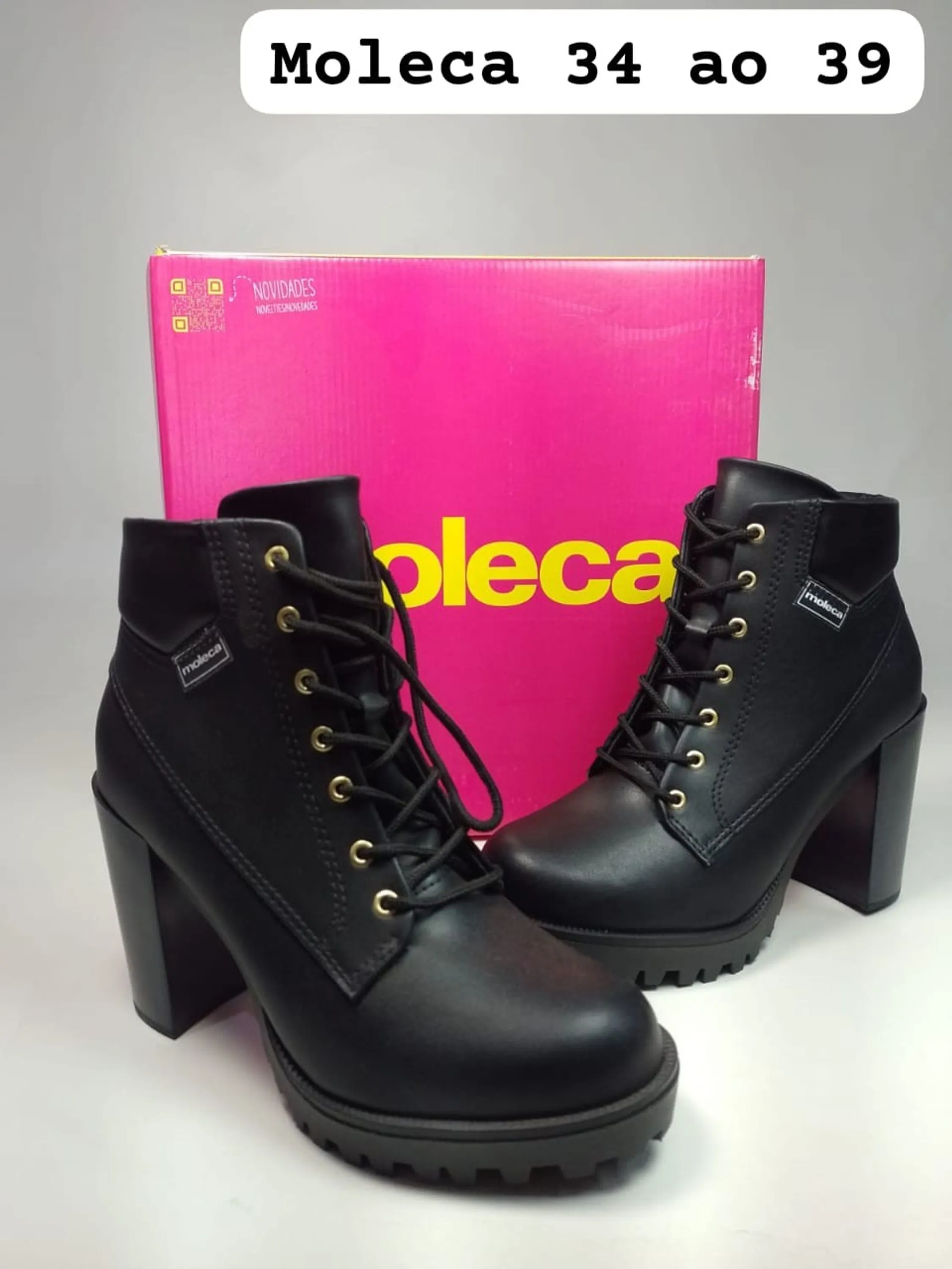 Bota cano médio feminino com cadarços
