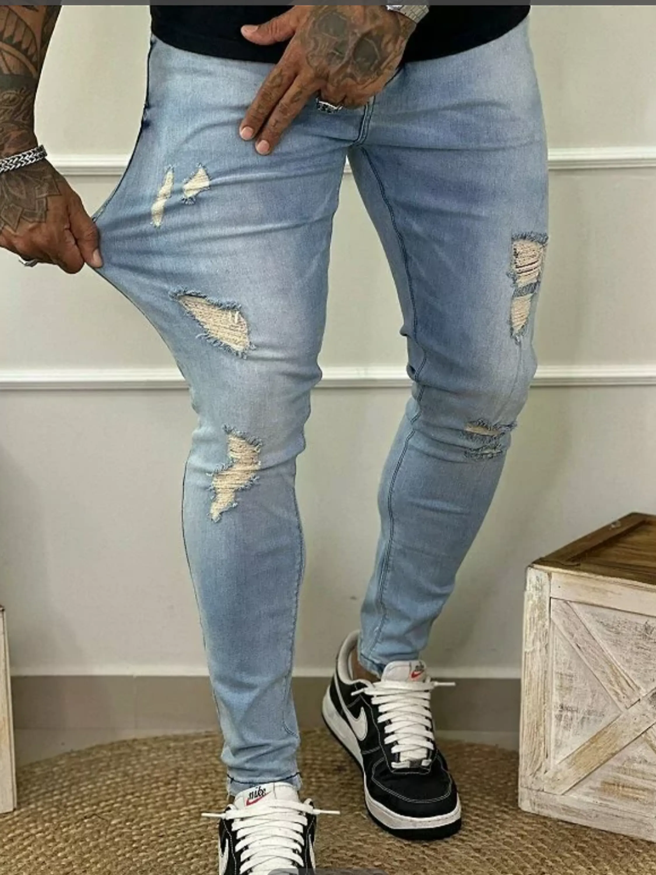 Calça Jeans Premium modelo Claro Destroyed masculino.