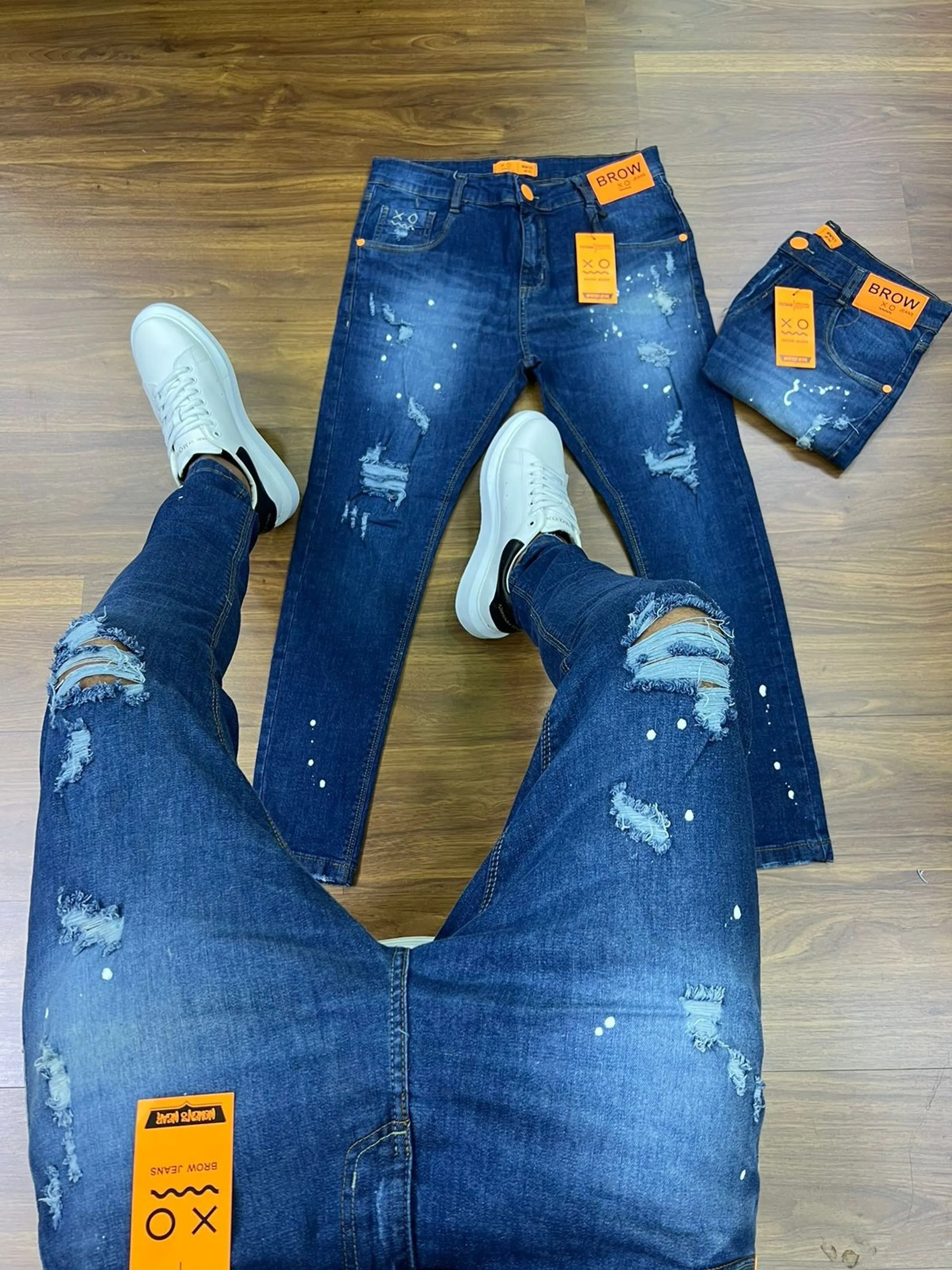 Calça Jogador Jeans Prêmio com Elastano, a escolha perfeita para homens que buscam aliar conforto, estilo e flexibilidade. Feita com denim premium e uma dose generosa de elastano, esta calça oferece um ajuste excepcional que se adapta aos seus movimentos, proporcionando máxima liberdade e conforto. Com um design moderno e detalhes sofisticados, é ideal para quem deseja um visual elegante e casual para qualquer ocasião.  Elasticidade e Conforto.