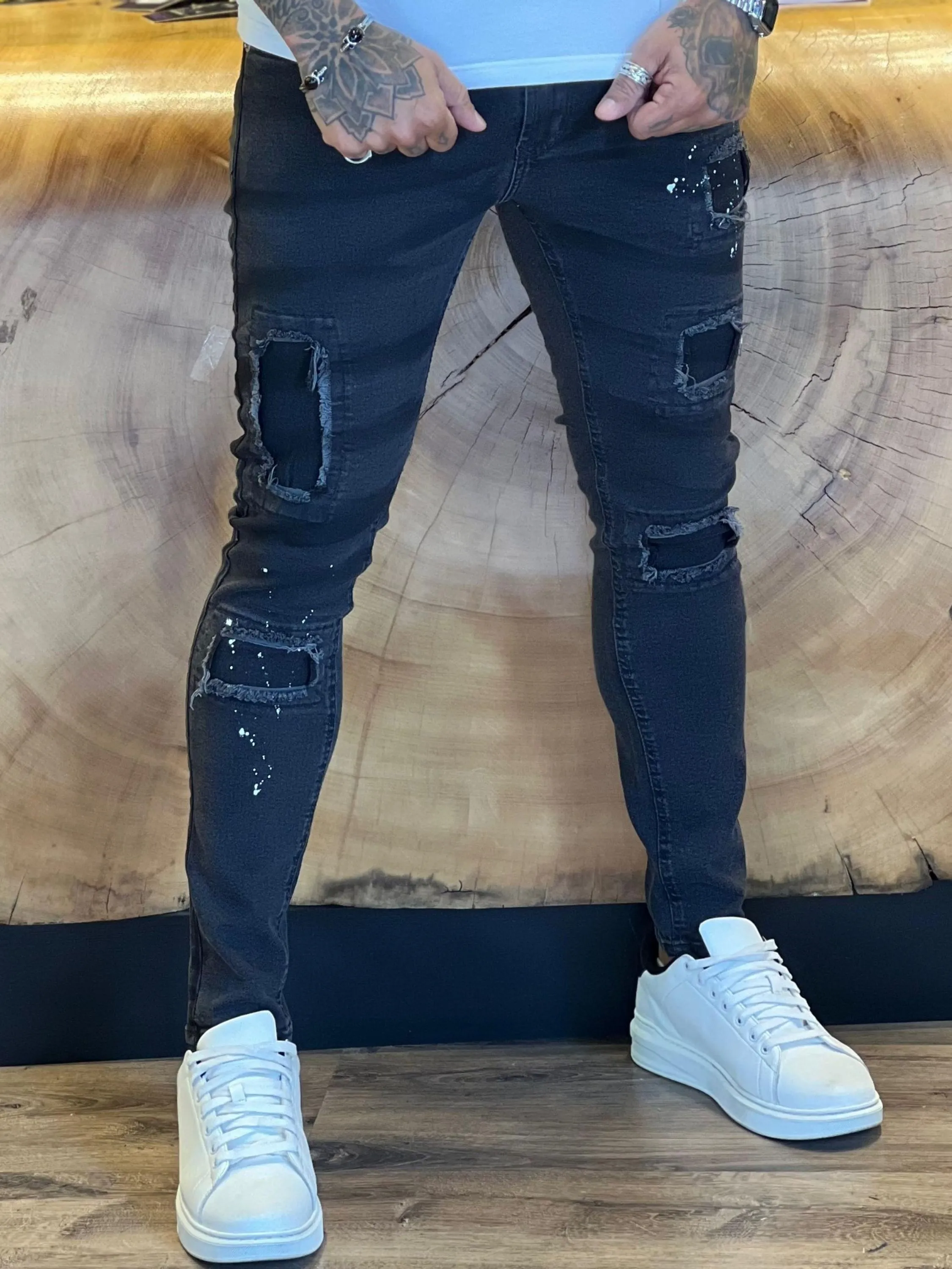 Calça Jeans preta Black,Premium ,CityDenim diferenciada,destroyer alguns detalhes na peça, modelagem super skinny disponível ,  ,Jeans Premium de alta qualidade,nos tamanhos do 38 ao 48