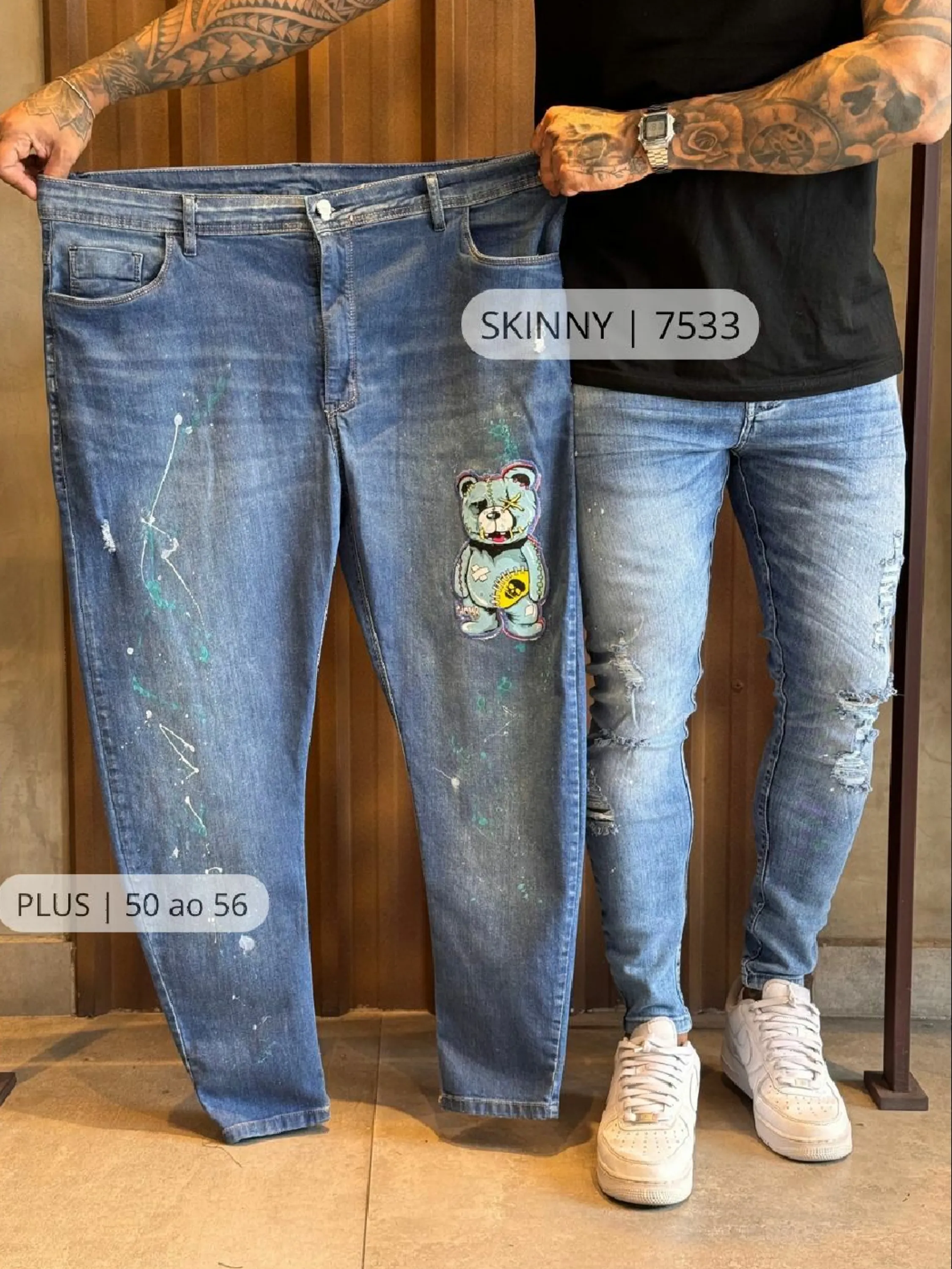 Calça Plus Size Jeans  Prêmio com Elastano, a escolha perfeita para homens que buscam aliar conforto, estilo e flexibilidade. Feita com denim premium e uma dose generosa de elastano, esta calça oferece um ajuste excepcional que se adapta aos seus movimentos, proporcionando máxima liberdade e conforto. Com um design moderno e detalhes sofisticados, é ideal para quem deseja um visual elegante e casual para qualquer ocasião.  Elasticidade e Conforto: A mistura de denim premium com elastano garante uma calça que se ajusta ao corpo sem restringir os movimentos, oferecendo conforto inigualável durante todo o dia.  Estilo Versátil: O corte moderno e ajustado faz desta calça a escolha perfeita para combinar com camisetas, camisas ou blazers, permitindo transitar facilmente entre o casual e o sofisticado.  Detalhes de Alta Qualidade: Acabamentos refinados, costuras reforçadas e bolsos funcionais conferem um toque de elegância e praticidade, fazendo desta calça uma peça essencial no seu guarda-roupa.  Durabilidade Premium: Feita com materiais de alta qualidade que garantem resistência ao uso diário, mantendo a forma e o estilo impecáveis por muito mais tempo.  Adicione a calça Jogador Jeans Prêmio com Elastano ao seu carrinho agora e experimente o conforto e a elegância que você merece