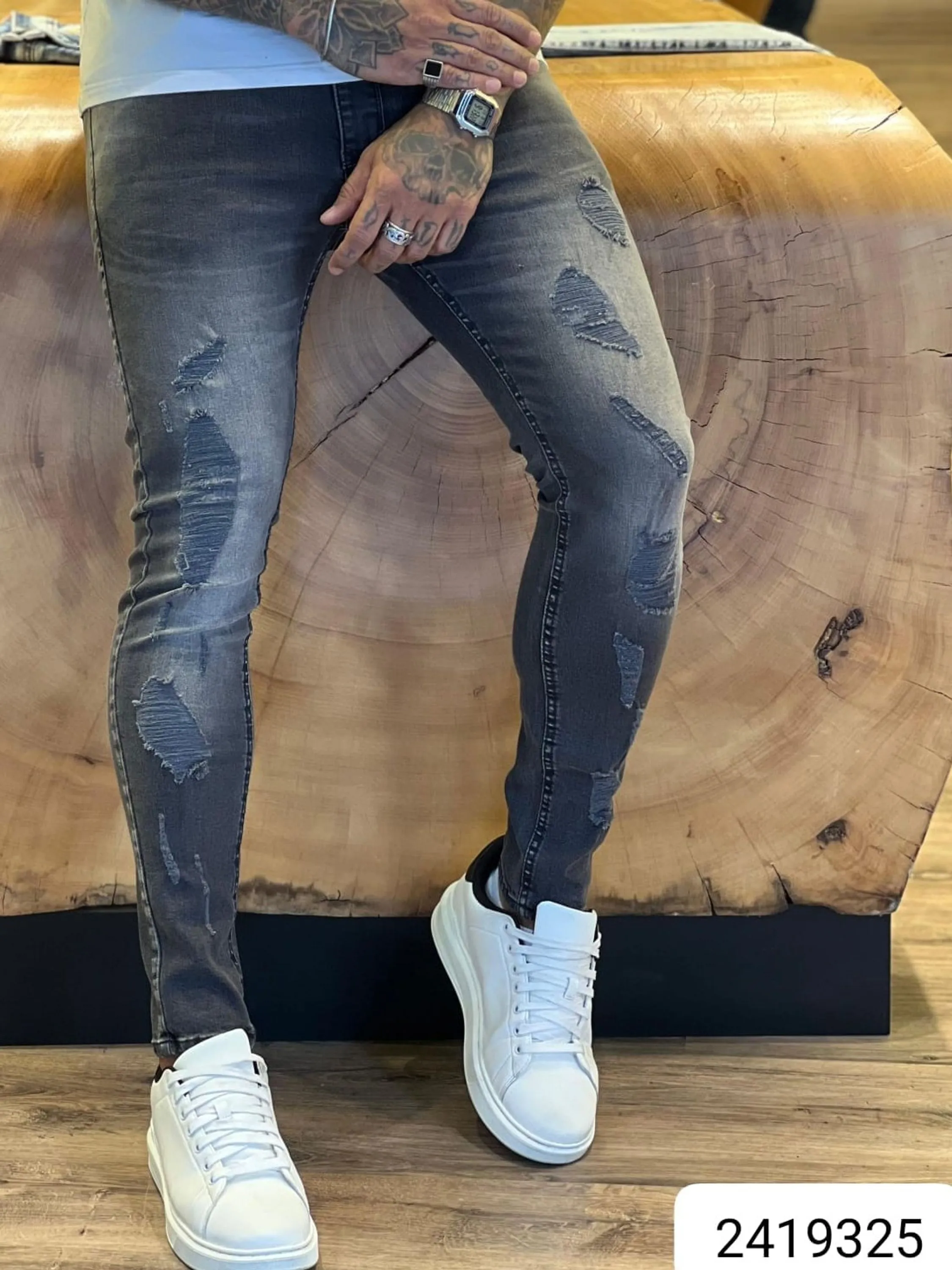 Calça Black Jeans Premium ,CityDenim diferenciada,destroyer alguns detalhes na peça, modelagem super skinny disponível ,  ,Jeans Premium de alta qualidade,nos tamanhos do 38 ao 48